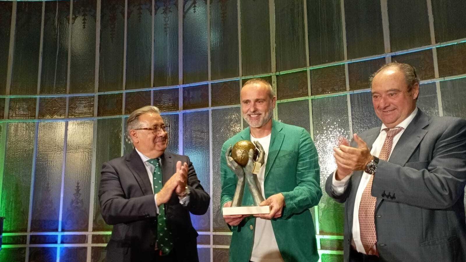 Entrega del II Premio AGR+ al chef Rodrigo de la Calle.