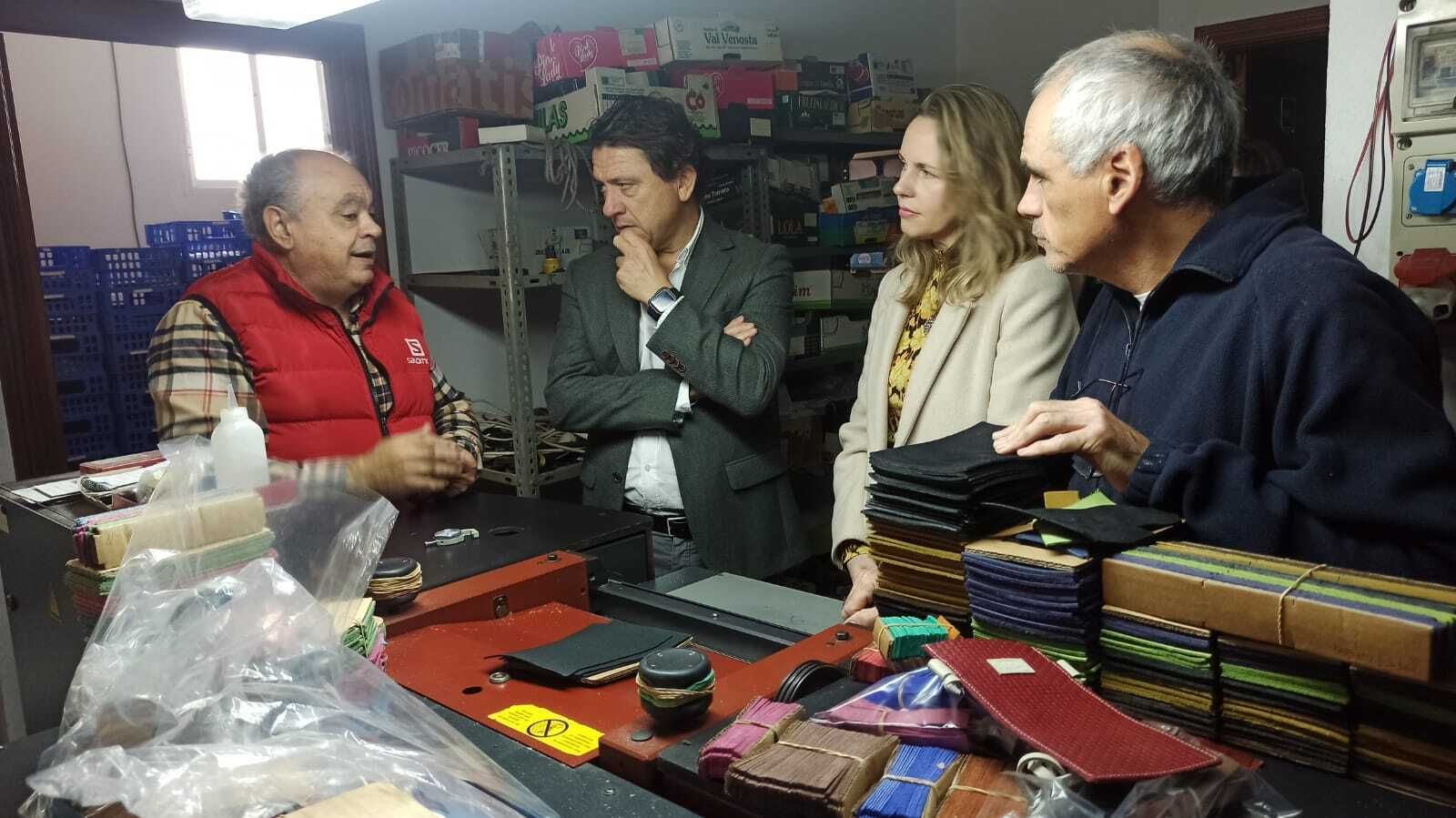 El delegado de Empleo visitó una empresa en Prado del Rey.