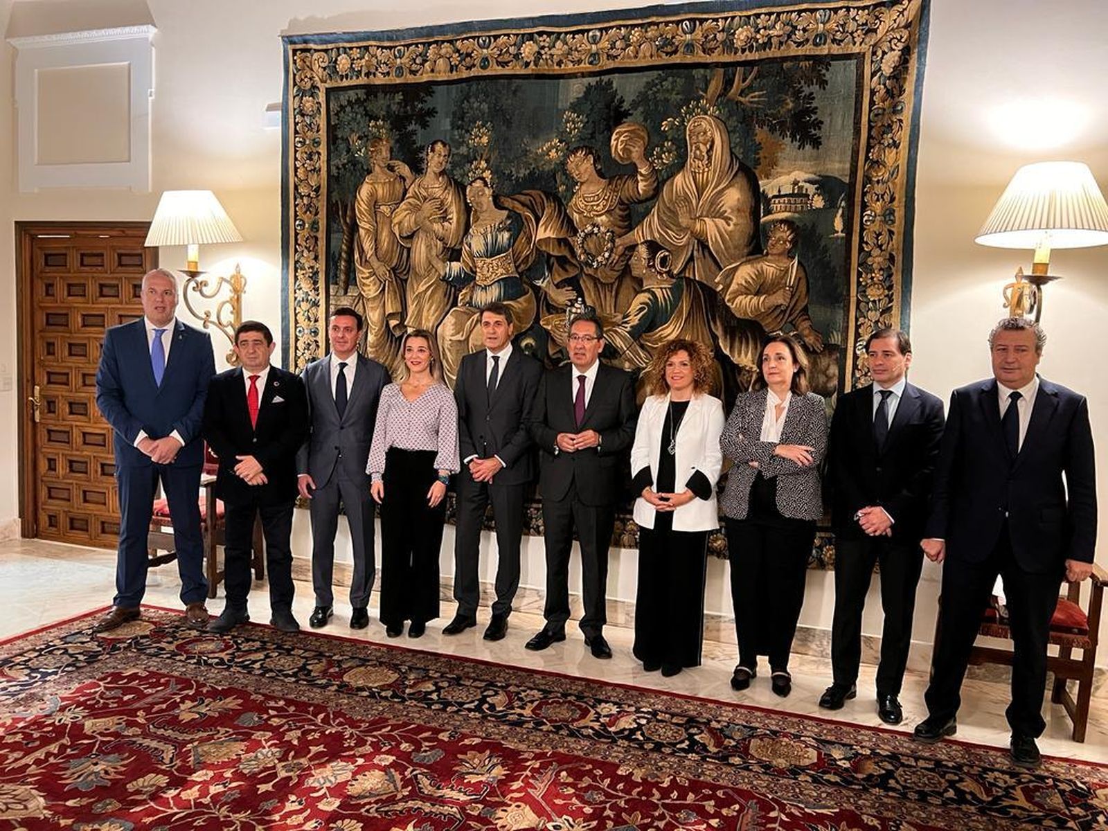 Foto de familia de los presidentes de las diputaciones andaluces en el foro organizado por Europa Press en la Fundación Cajasol.
