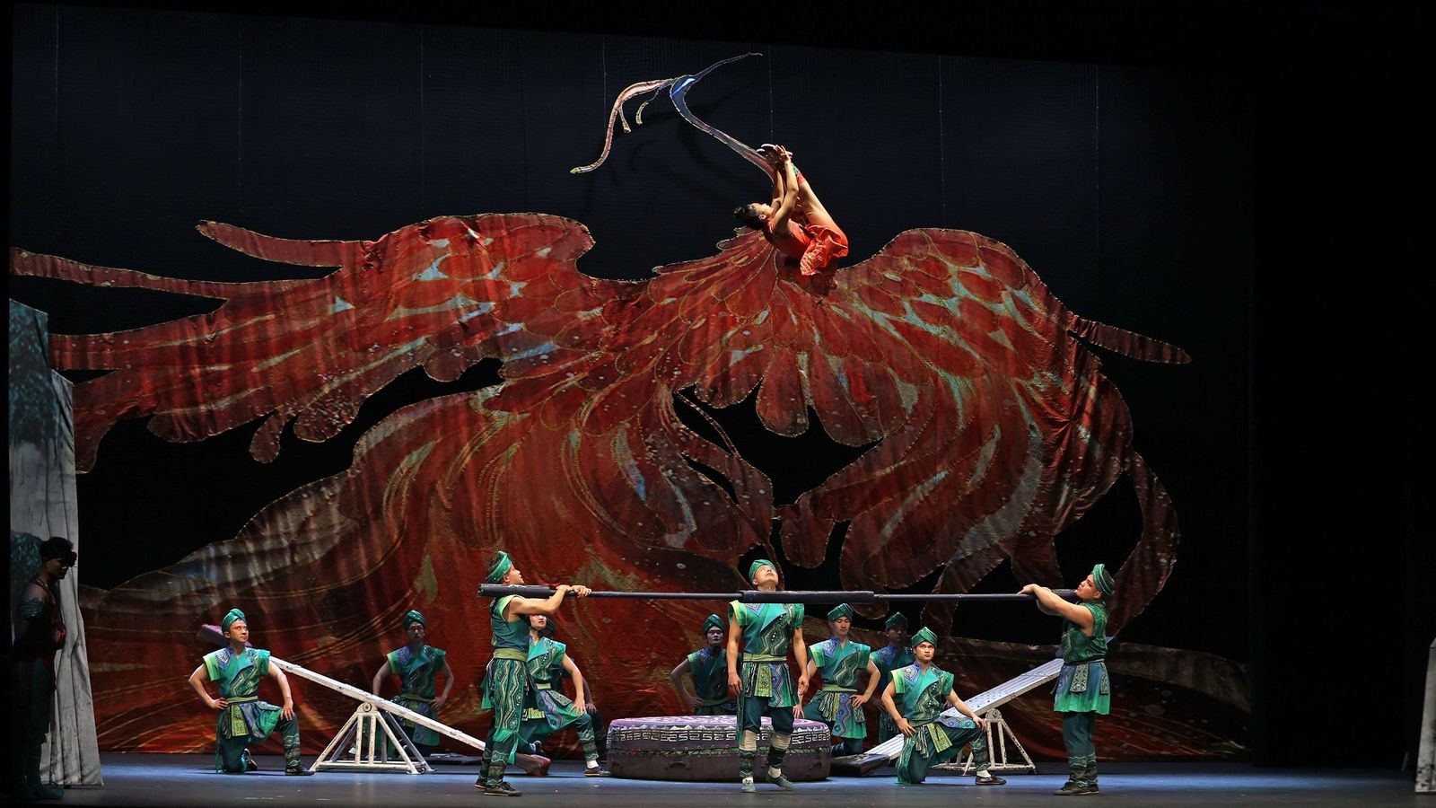 Imágenes del 'Gran Circo Acrobático de China' en el Teatro Villamarta