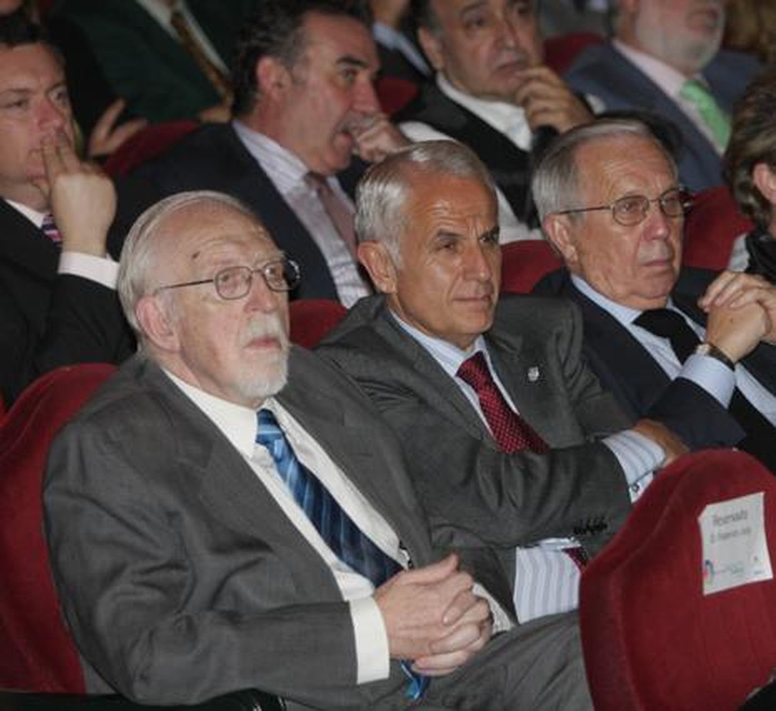 Joaquín Galán, presidente del CES; Antonio Pascual, presidente de la Academia de Ciencias Sociales de Andalucía, y José Luis Ballester, consejero editorial del Grupo Joly.