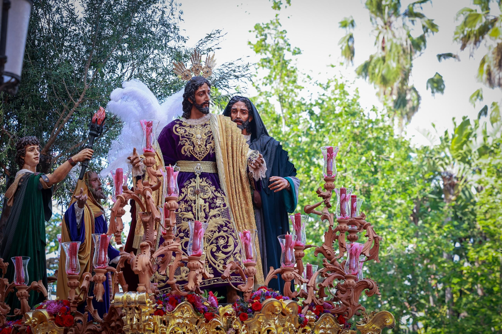 Imágenes de la salida del Prendimiento en la Semana Santa de Cádiz 2025