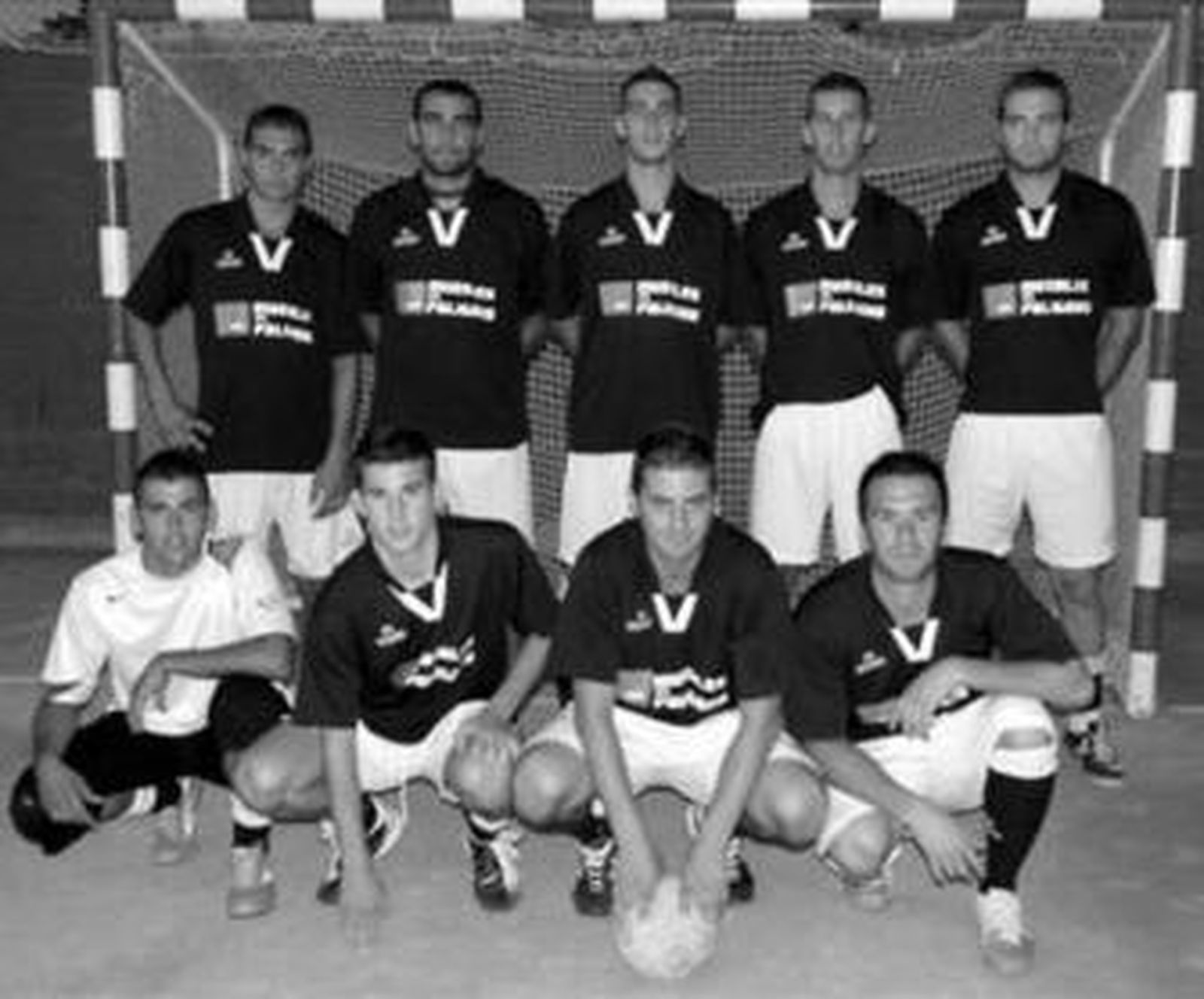 Formación de Muebles El Polígono, líder del grupo cuarto.