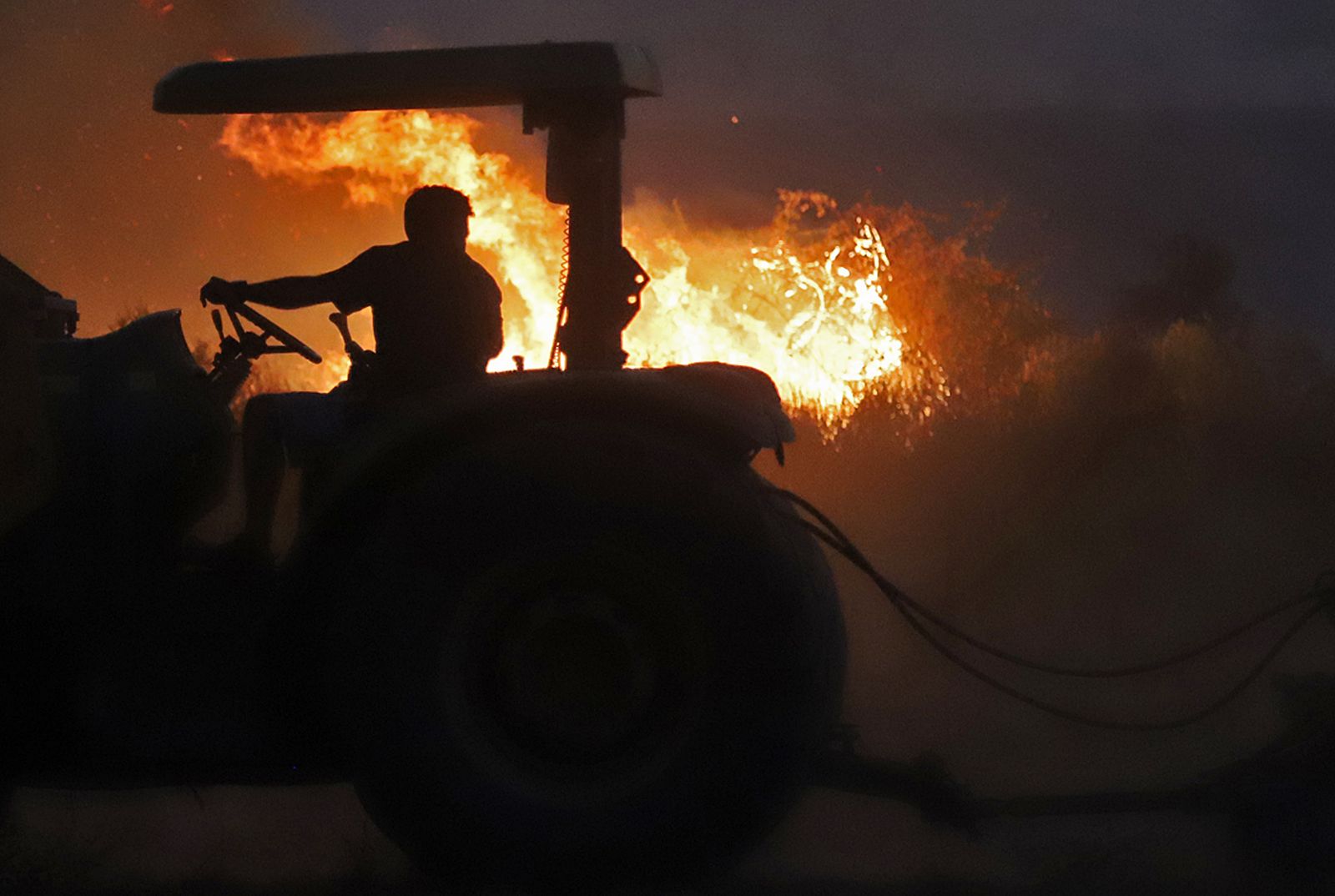 Imágenes del incendio en Almonaster La Real