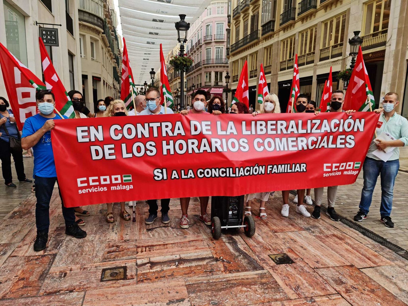 Concentración del pequeño comercio en Málaga en contra de la ZGAT.