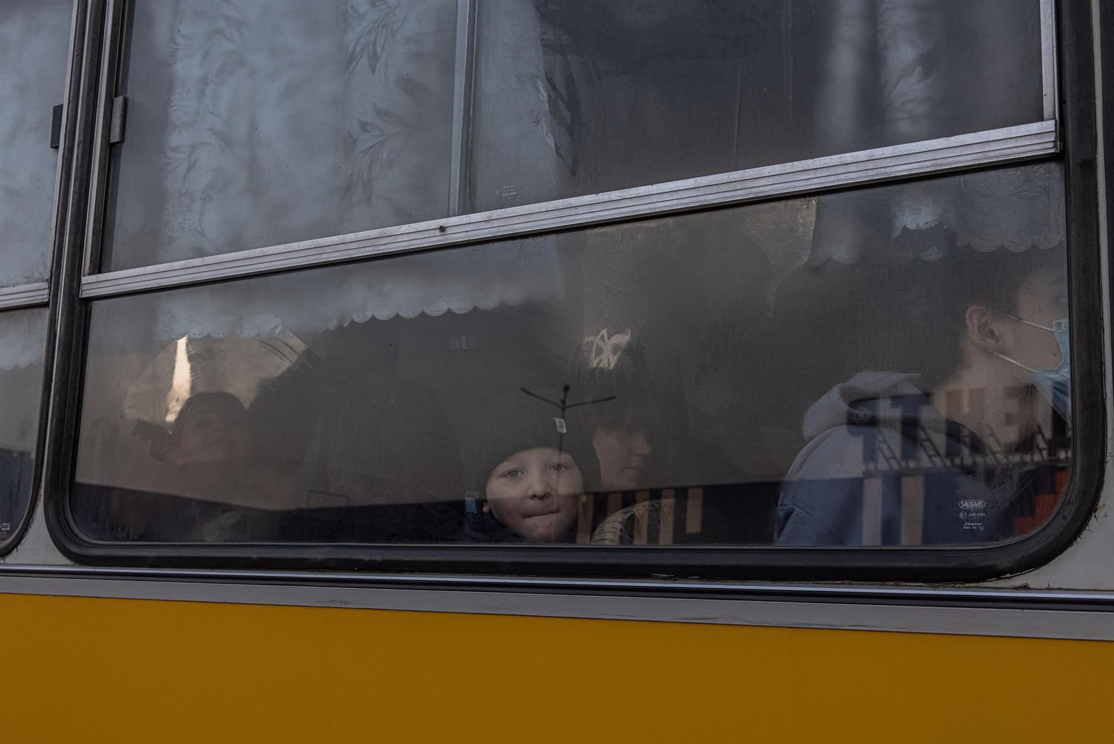 Niños evacuados de Mariupol y Melitopol a su llegada a la ciudad de Zaporizhzhia