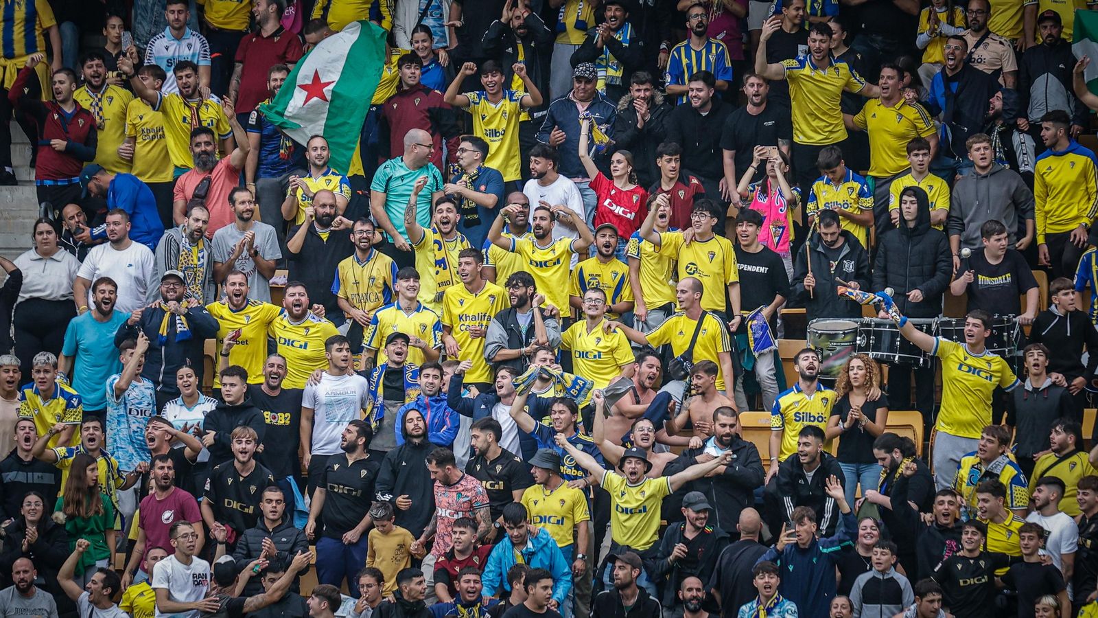 Búscate entre las imágenes del partido de futbol Cádiz CF - Málaga CF