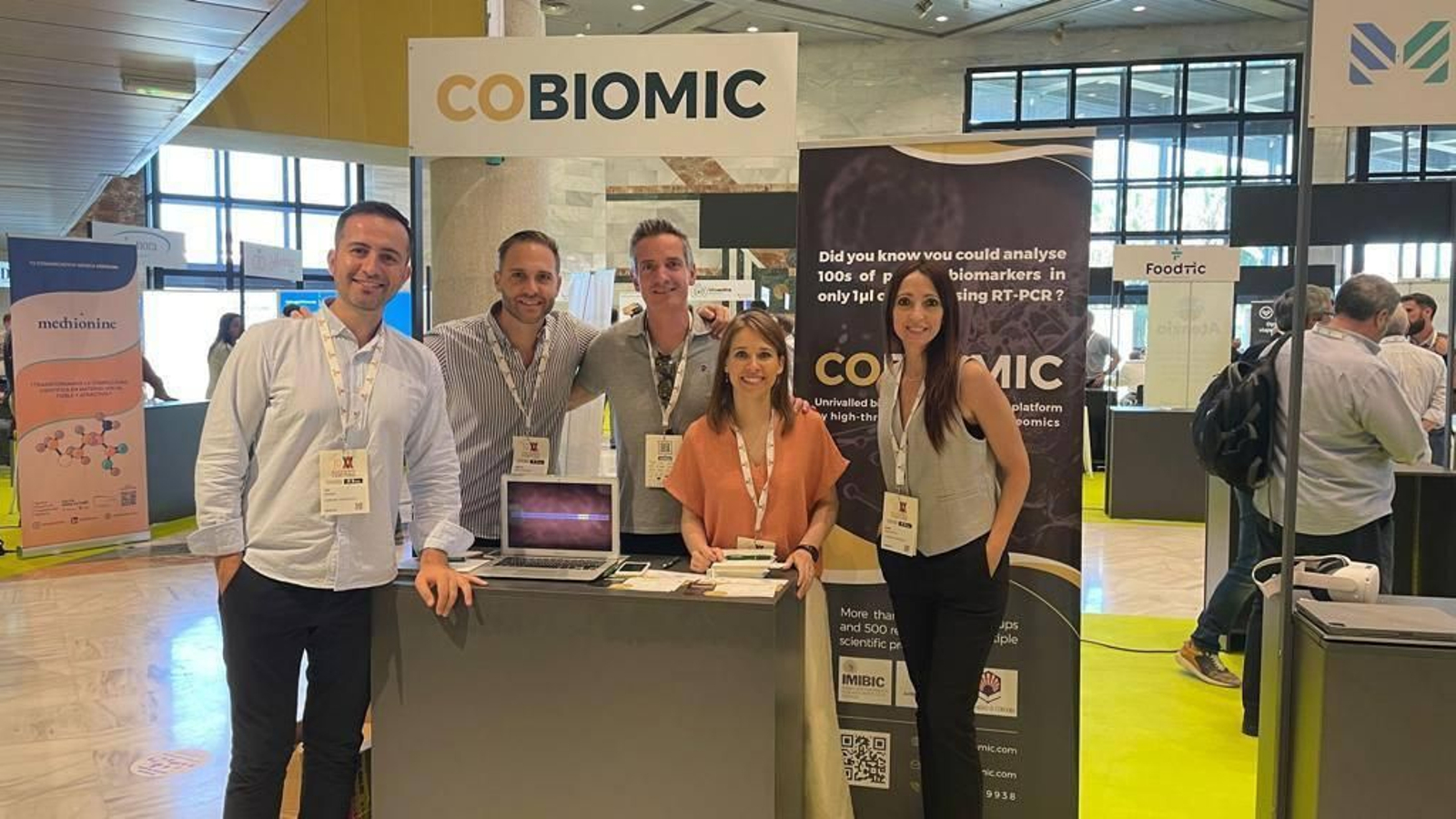 Integrantes de la empresa Cobiomic en  el encuentro Startup OLÉ.