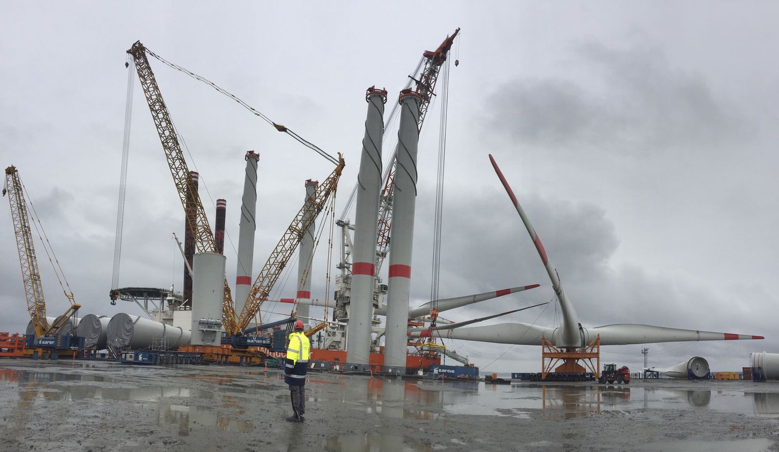 Puerto Real, presente en la estación eólico marina Wikinger