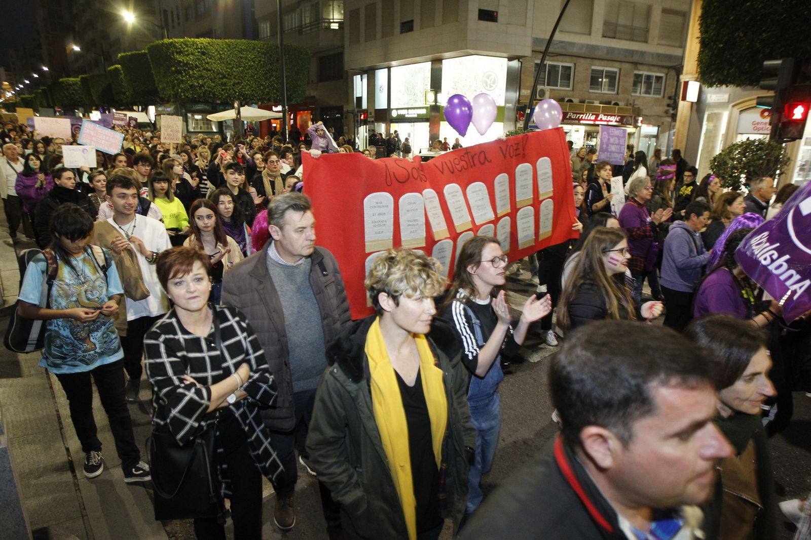 Fotogalería manifestación Día Internacional de la Mujer en Almería