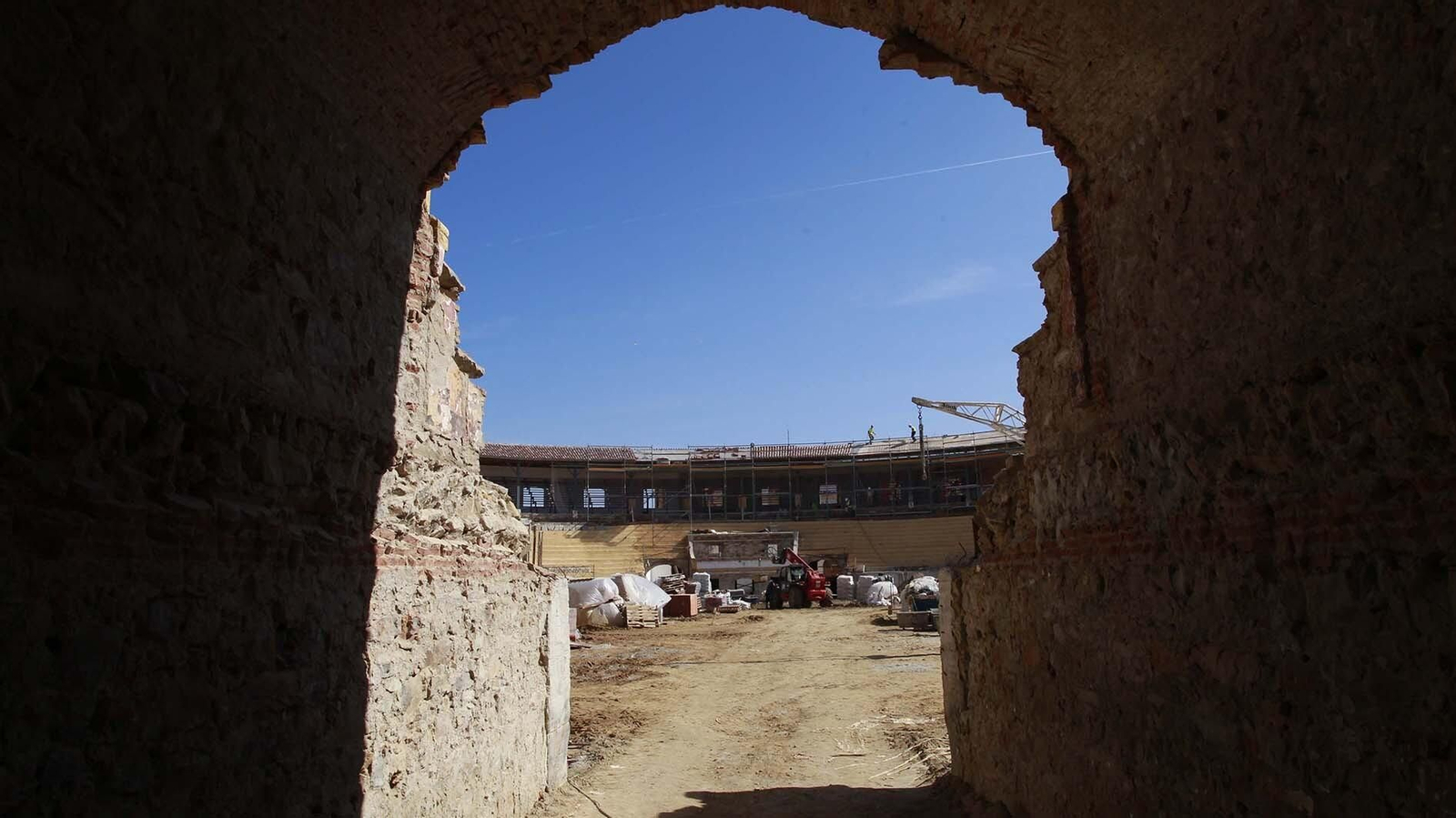 Las fotos de las obras de la plaza de toro de la Línea