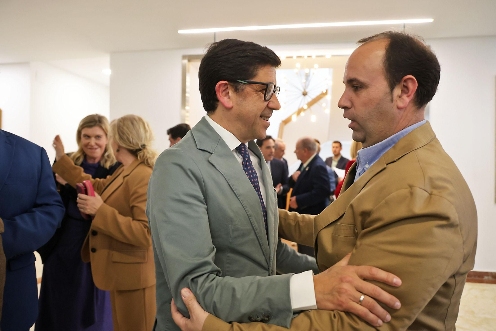 Imágenes de la presentación la Guía de Semana Santa de Huelva Información 2025