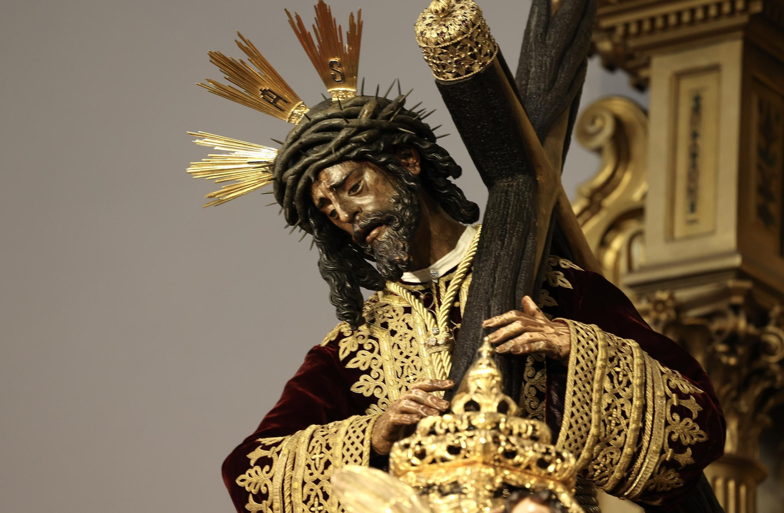 El Gran Poder ya está en su paso con la túnica persa