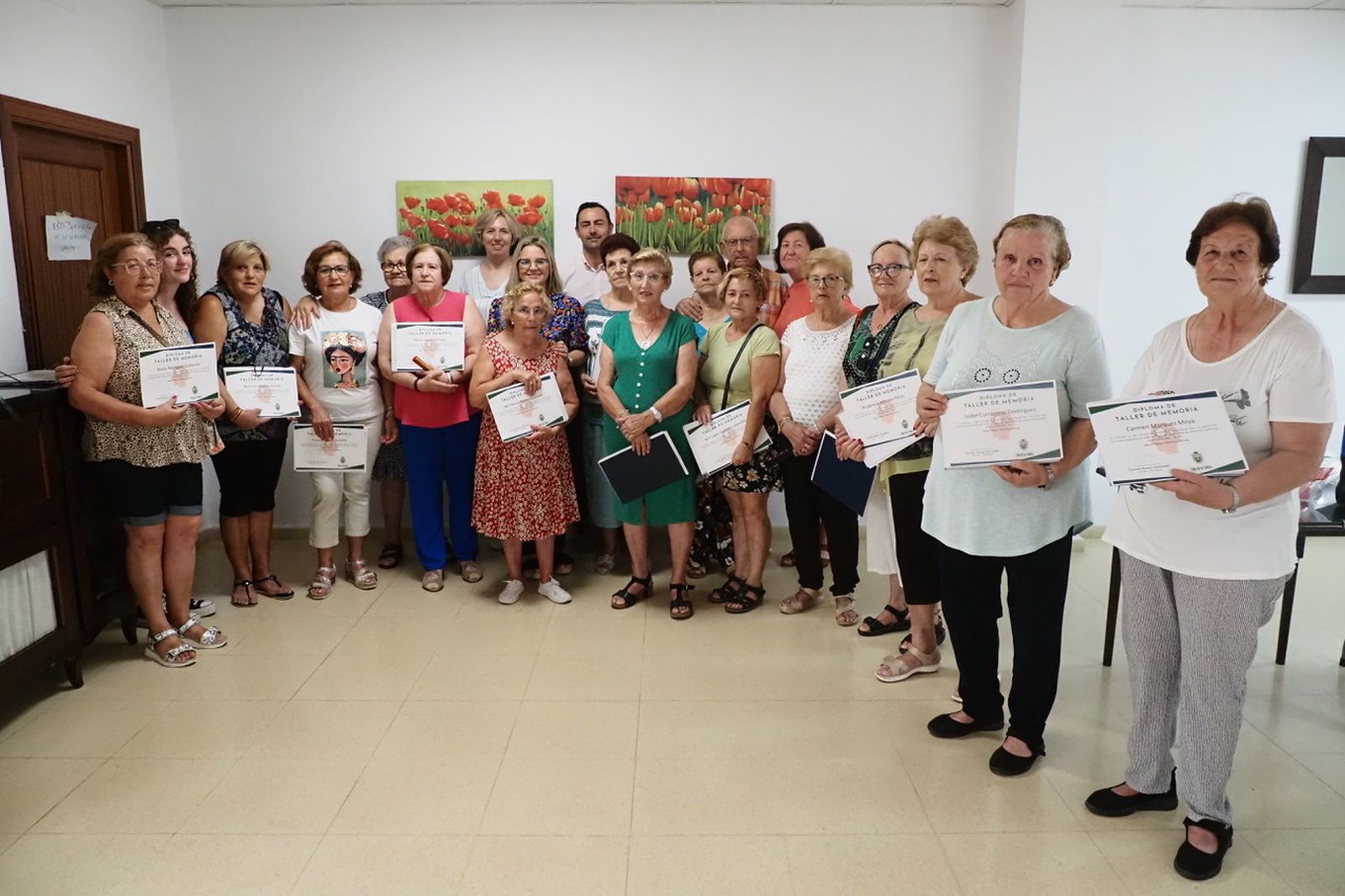 Alumnas del taller de Memoria de Palos en el acto de clausura
