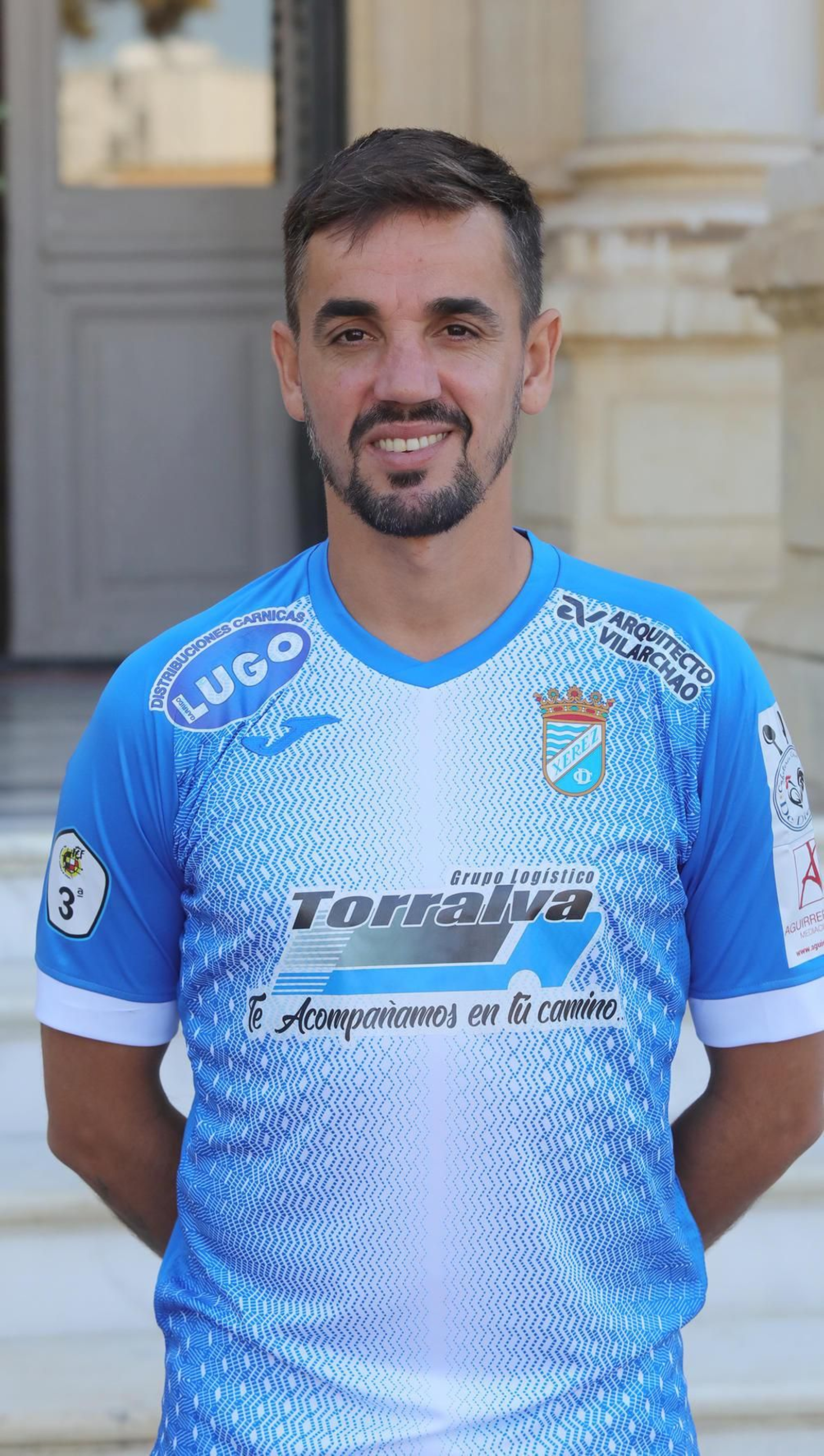 Imágenes de la presentación de las camisetas del Xerez CD en la REAAE