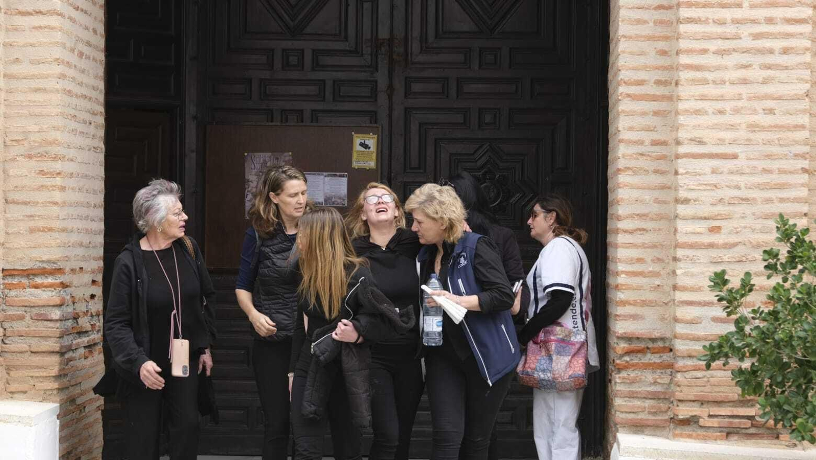 Imágenes del funeral de Elisa y Larisa.
