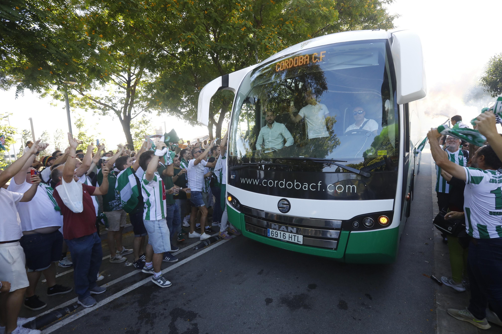 Las mejores fotos de la afición del Córdoba CF en la previa del partido ante el Barcelona Atlètic