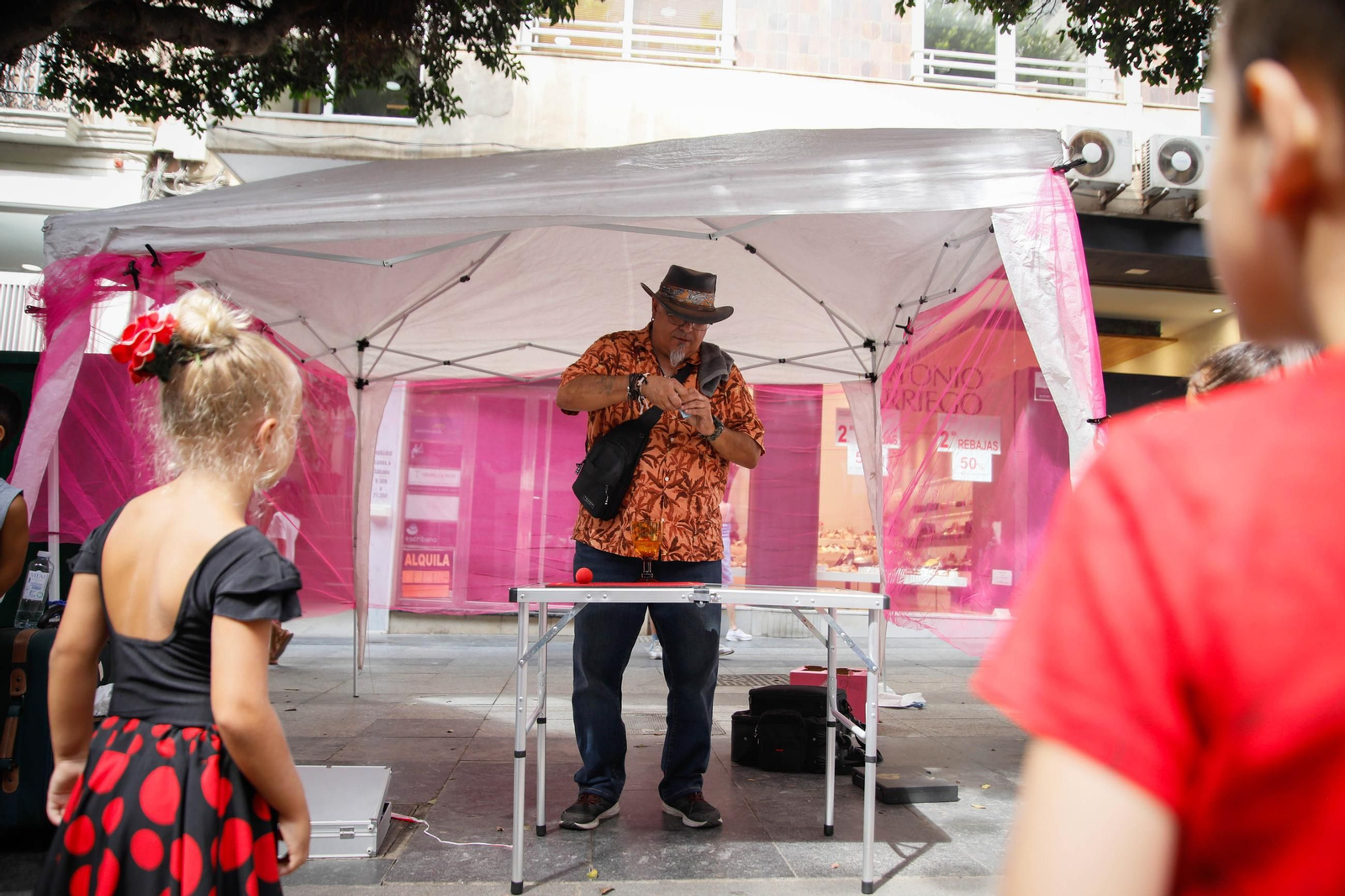 Las mejores imágenes del espectáculo 'Magia en la Calle' en el Paseo de Almería