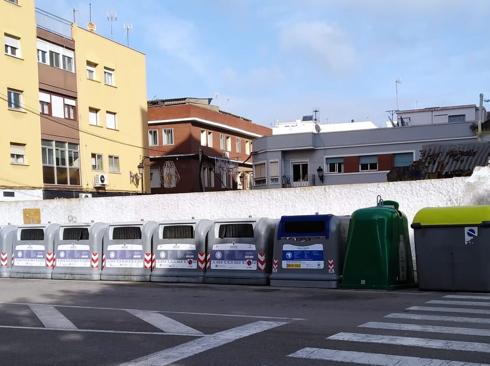 Nuevos contenedores de reciclaje de papel y cartón