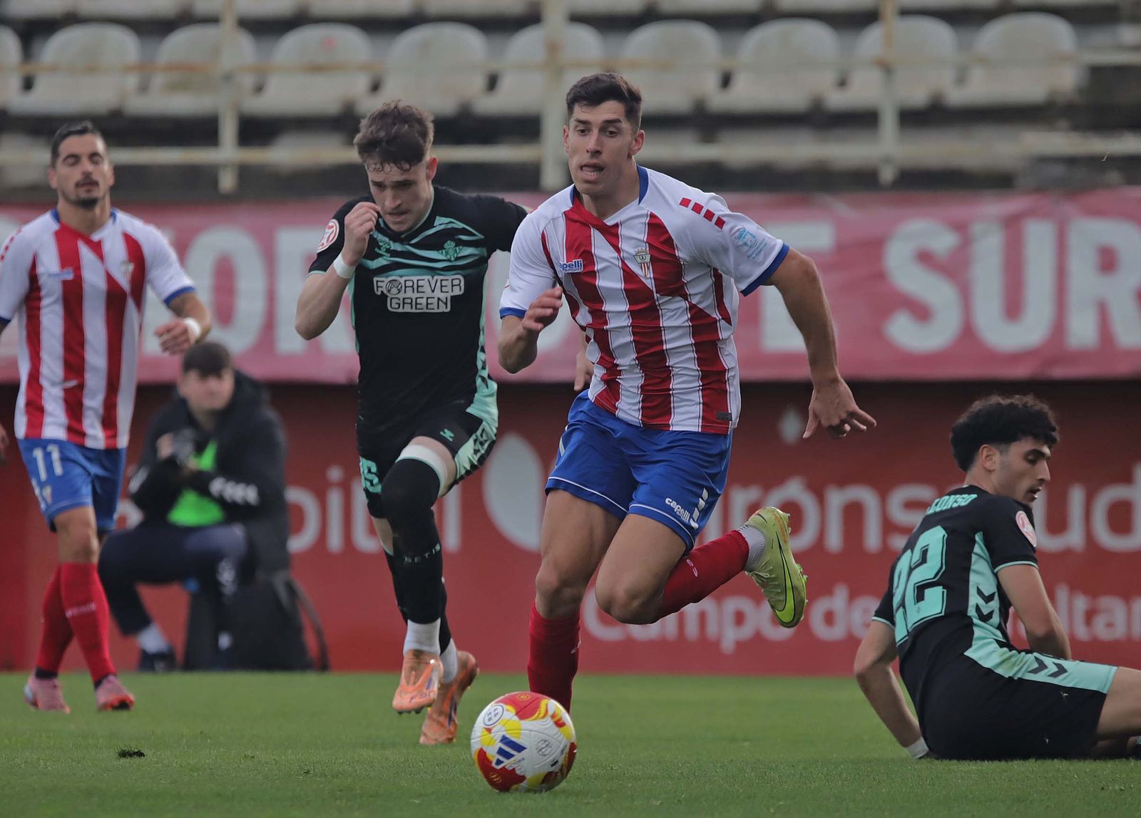 Las mejores fotos del Algeciras - Betis Deportivo de Primera Federación