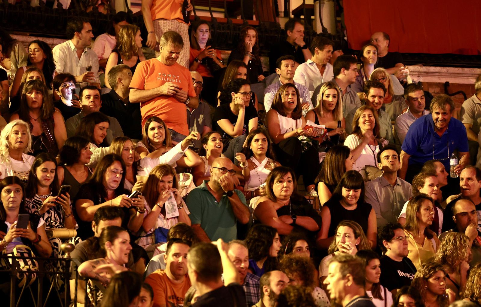 Búscate en el concierto de Hombres G