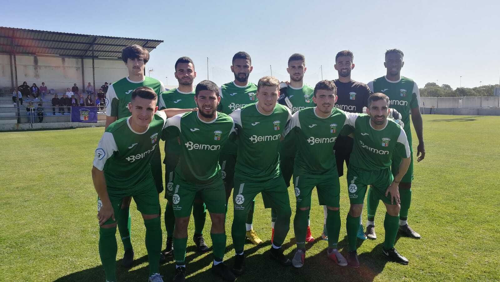 Formación inicial del CD Guadalcacín en la Ciudad Deportiva del Decano.