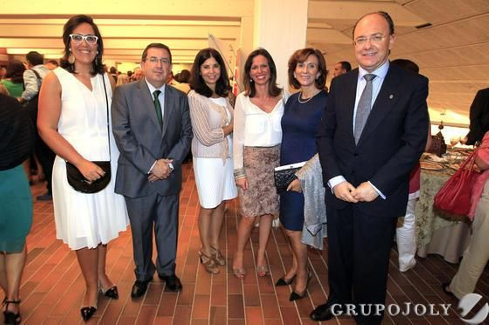 María Francés, junto con el vicepresidente de CajaGranada, Luis González, su mujer,Rocío Díaz y Eduardo Caracuel.

Foto: Pepe Villoslada-Lucia Rivas