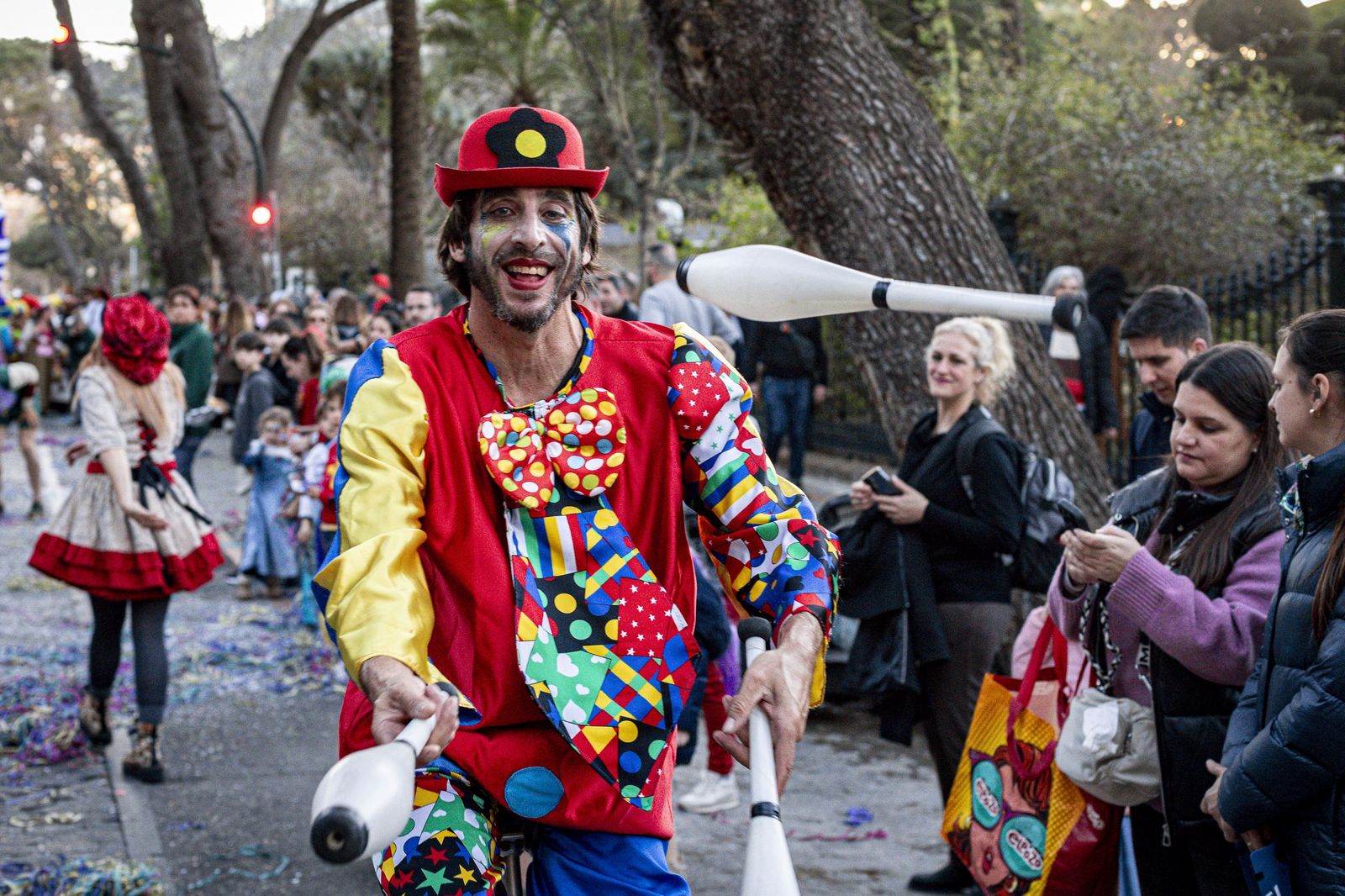 Las mejores imágenes de la Cabalgata del Humor del Carnaval de Cádiz 2026