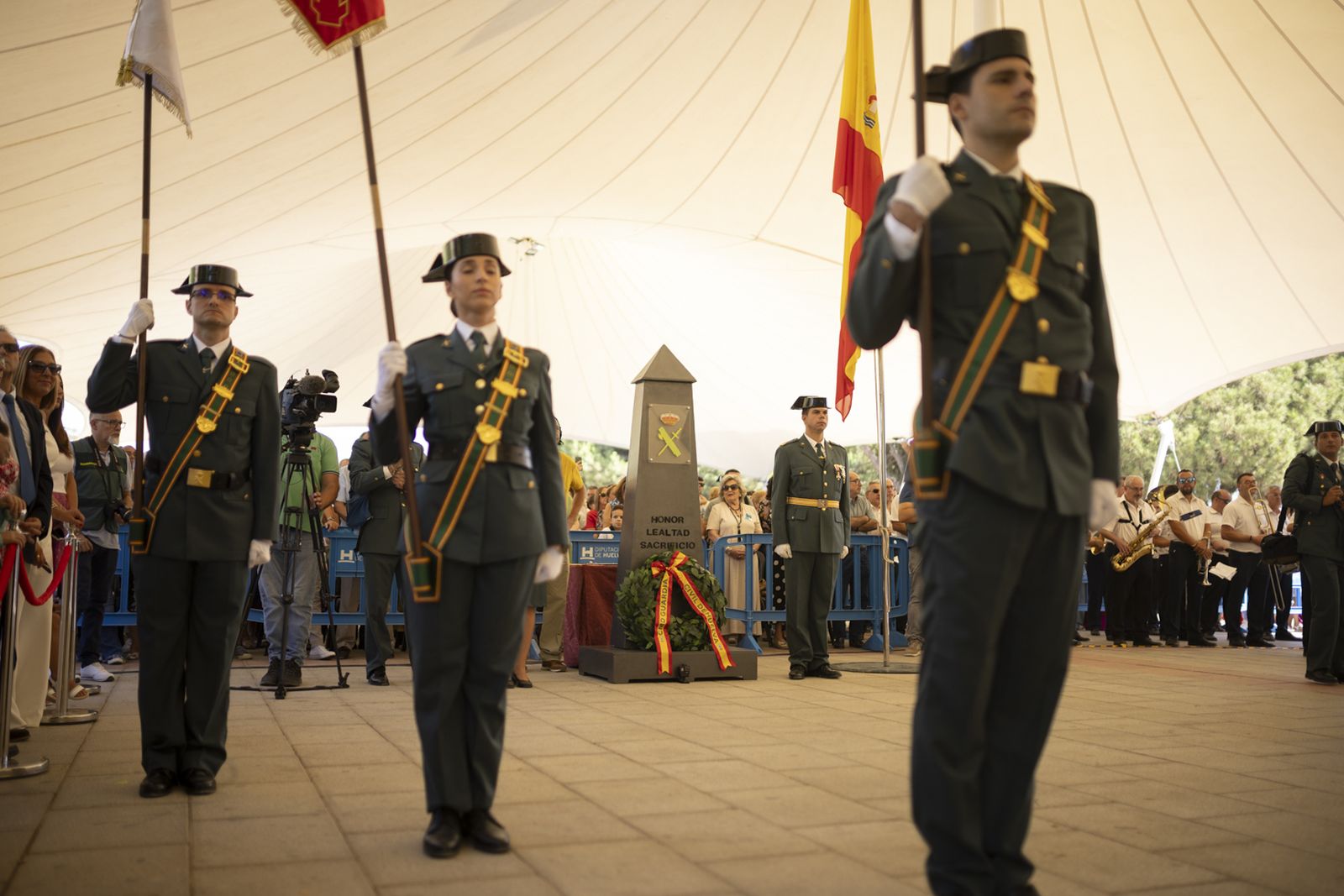 Imágenes de los actos de celebración de la festividad de la patrona de la Guardia Civil, la Virgen del Pilar.