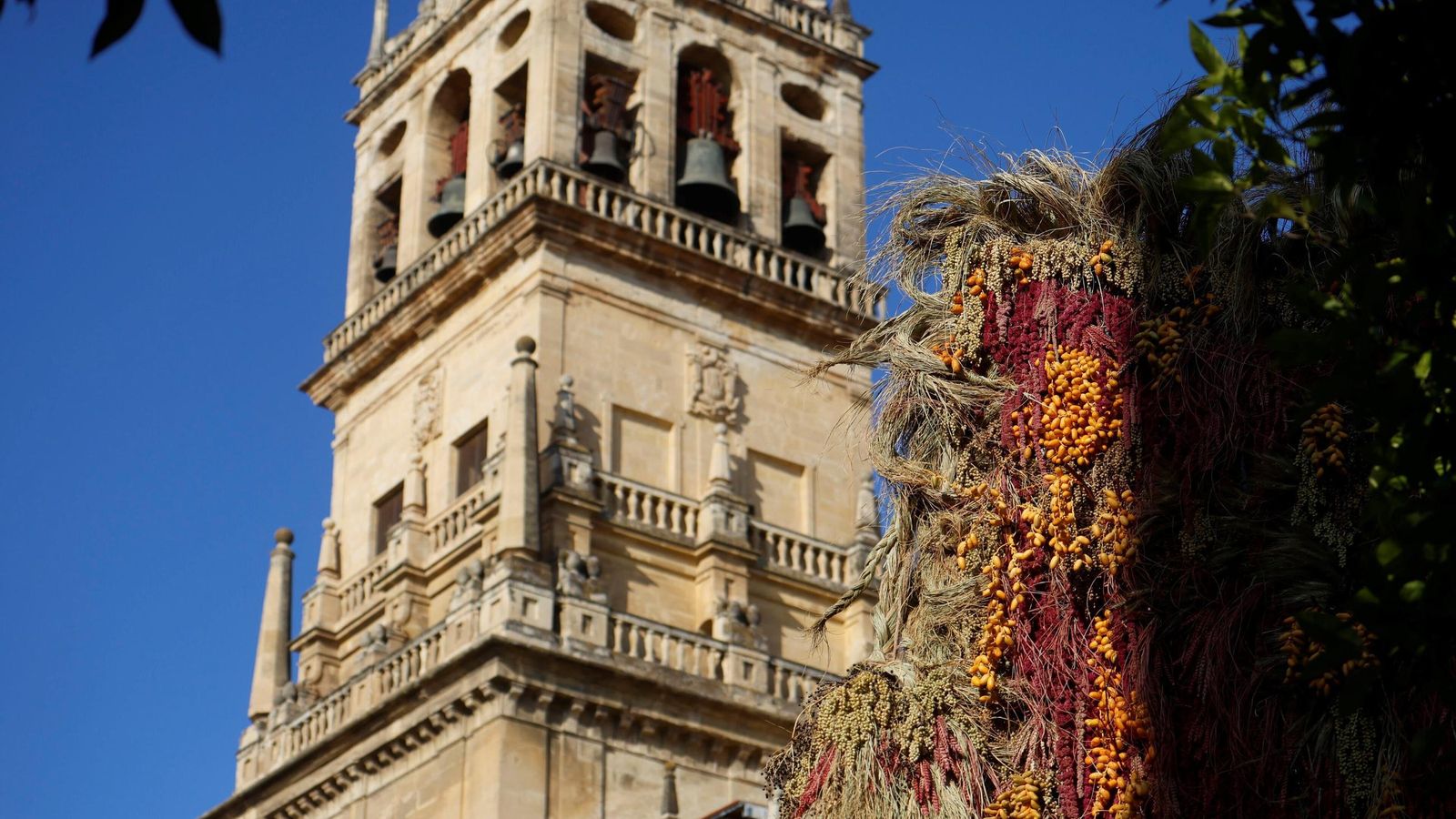 'Tramas pasadas, calma futura', de Putnam Flowers en el Patio de los Naranjos