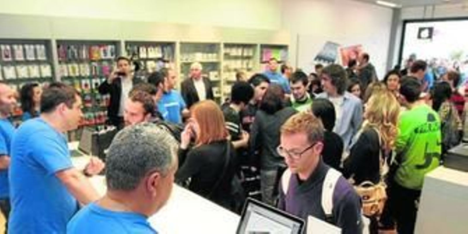 El Serrallo Plaza muerde la manzana