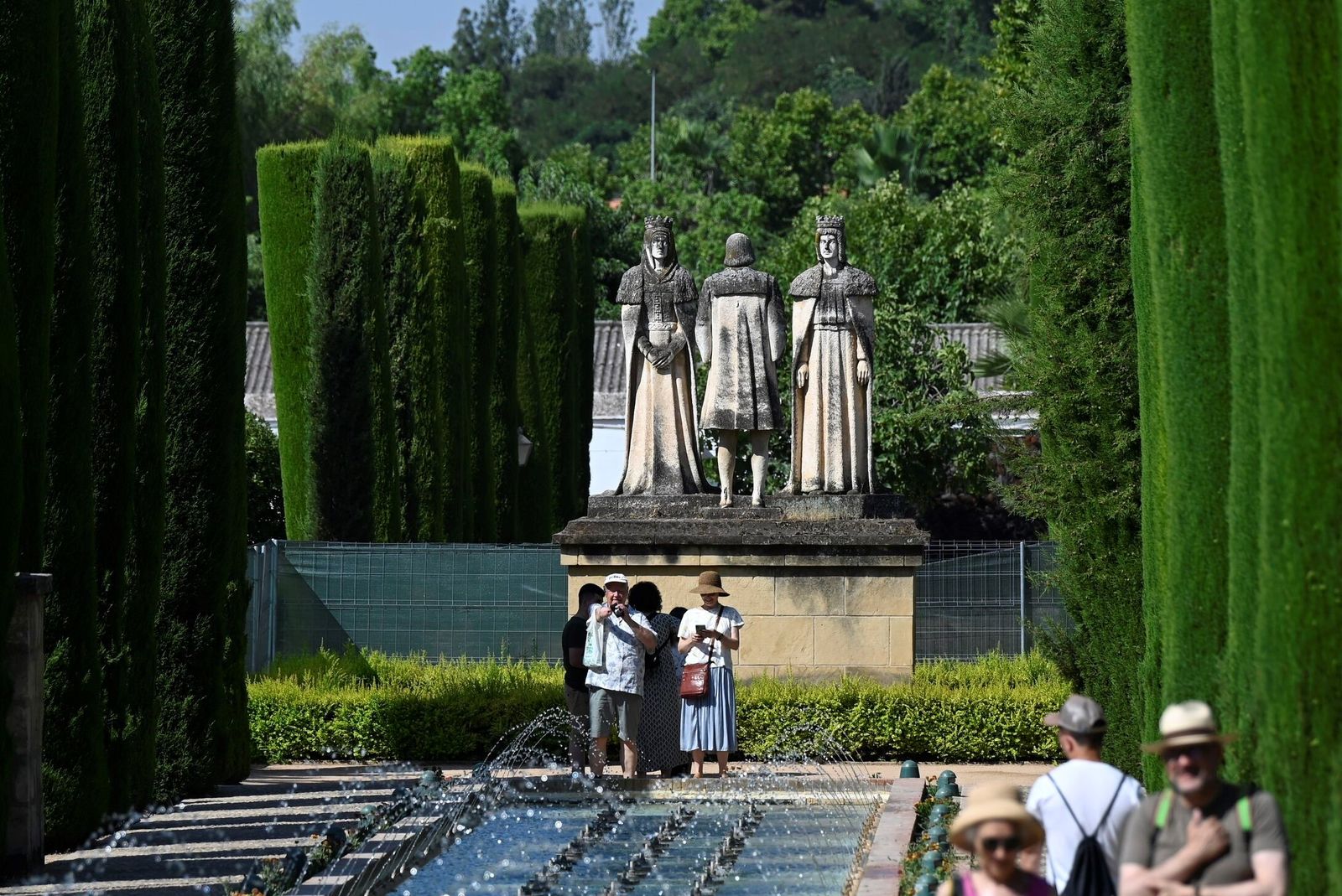Monumento a los Reyes Católicos y Cristóbal Colón en los Jardines del Alcázar de los Reyes Cristianos