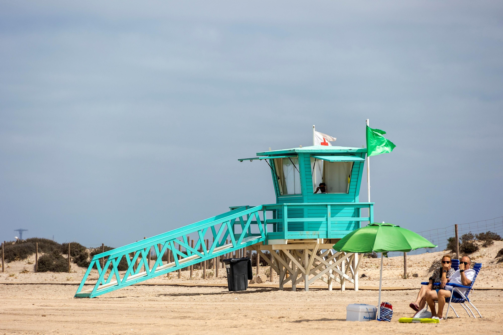 En imágenes: así se pone a prueba el servicio de socorrismo y salvamento de la playa de Camposoto