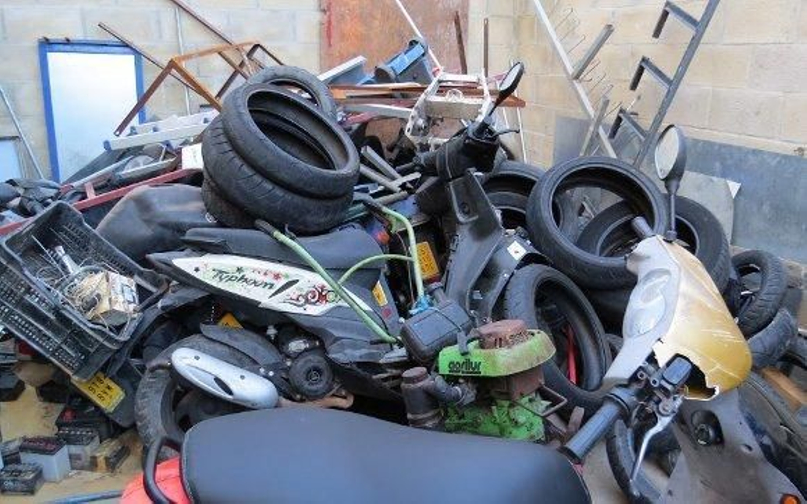 La Junta detecta 75 infracciones en 62 talleres mecánicos ilegales