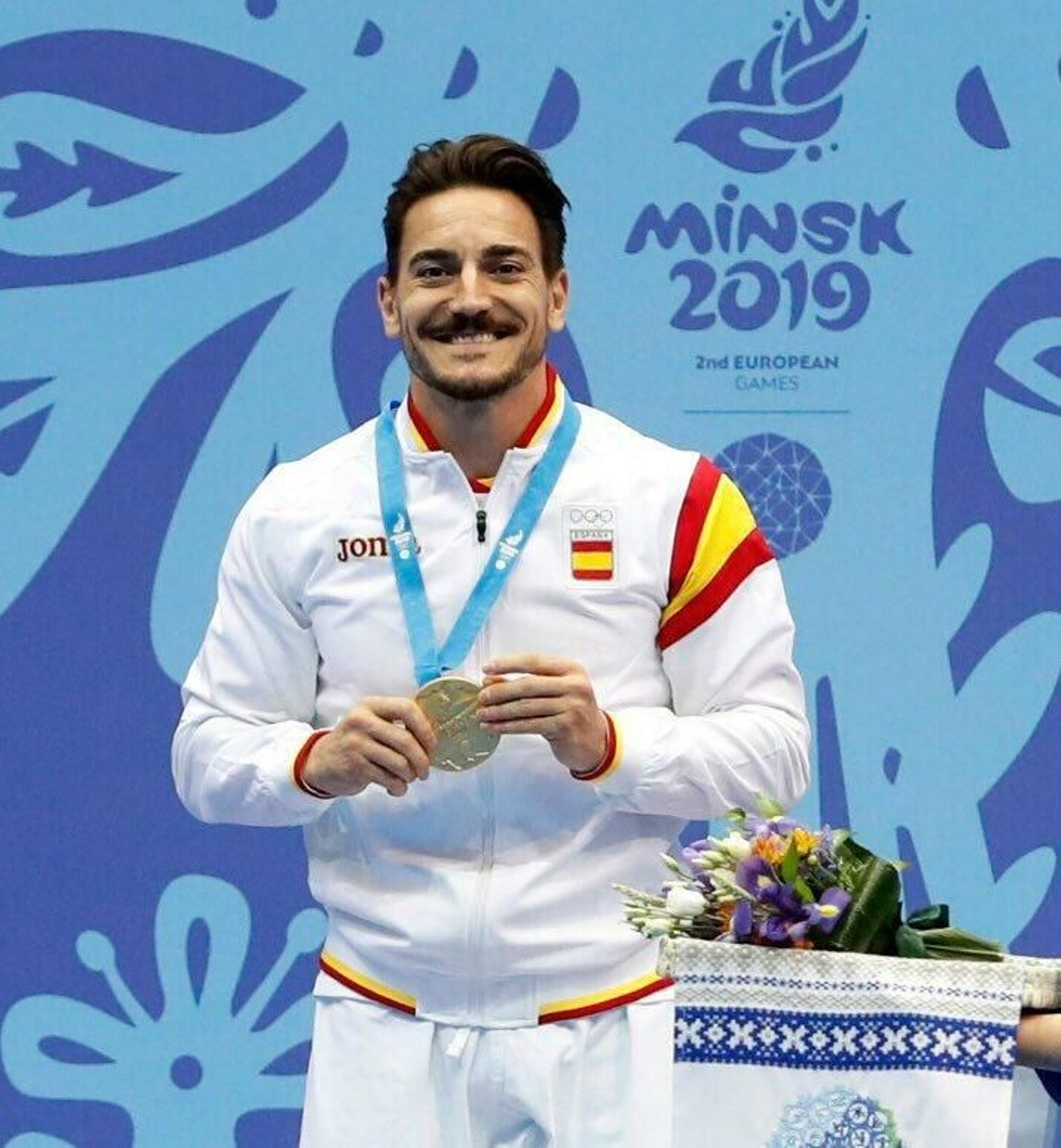 Quintero posa con su medalla en los Juegos Europeos.