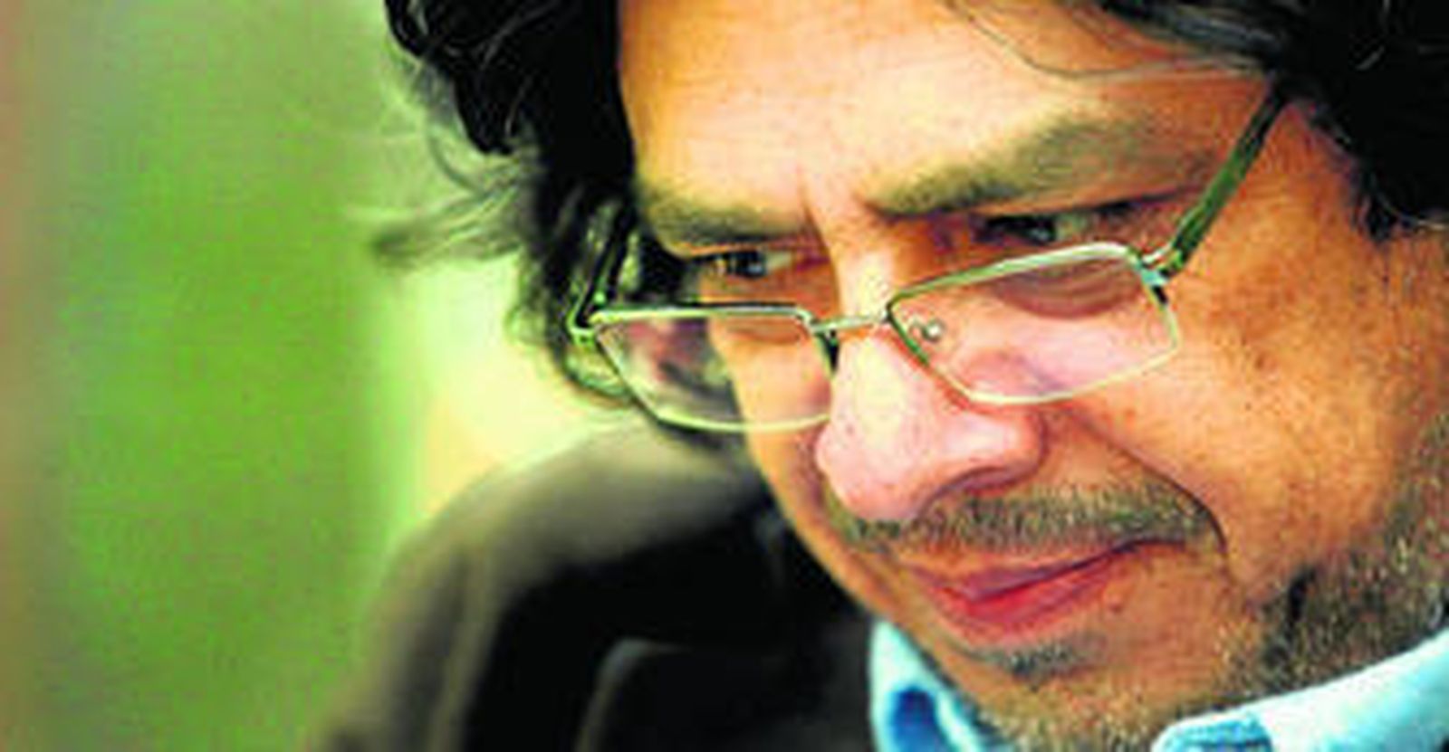 Fernando Iwasaki recupera ahora dos conjuntos de cuentos publicados por primera vez en 1987, en Lima, y en 1993, en una editorial de Bilbao.