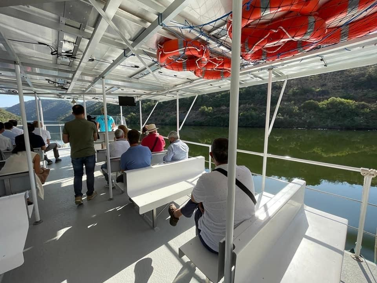 El primer viaje en barco por el Bembézar, en imágenes