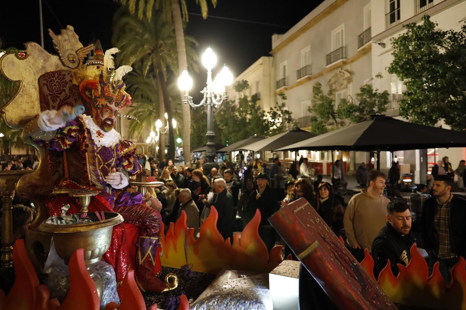 Cortejo, acto y quema del Dios Momo del Carnaval de Cádiz 2026