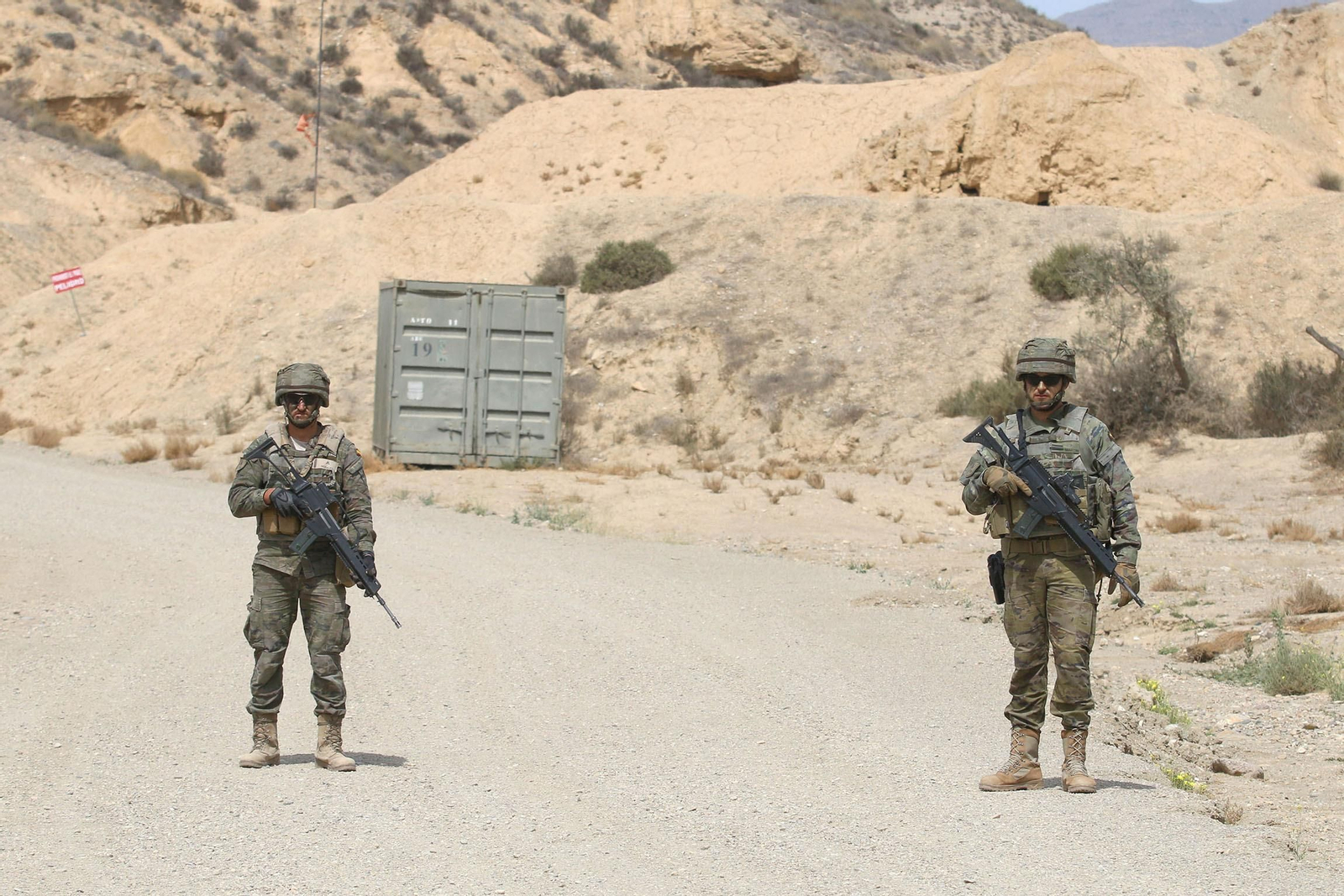 Imágenes de la visita de la ministra de Defensa a la base militar de Viator