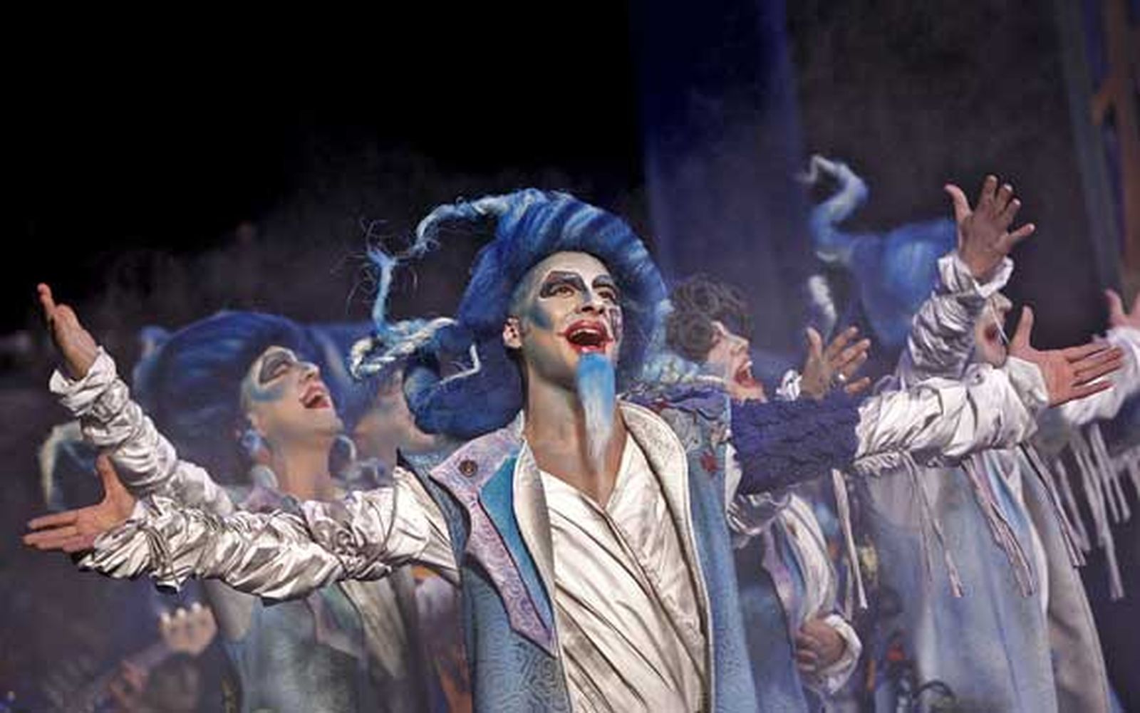 La comparsa La comunidad en una de sus actuaciones en el Concurso de Agrupaciones 2016. /Jesús Marín