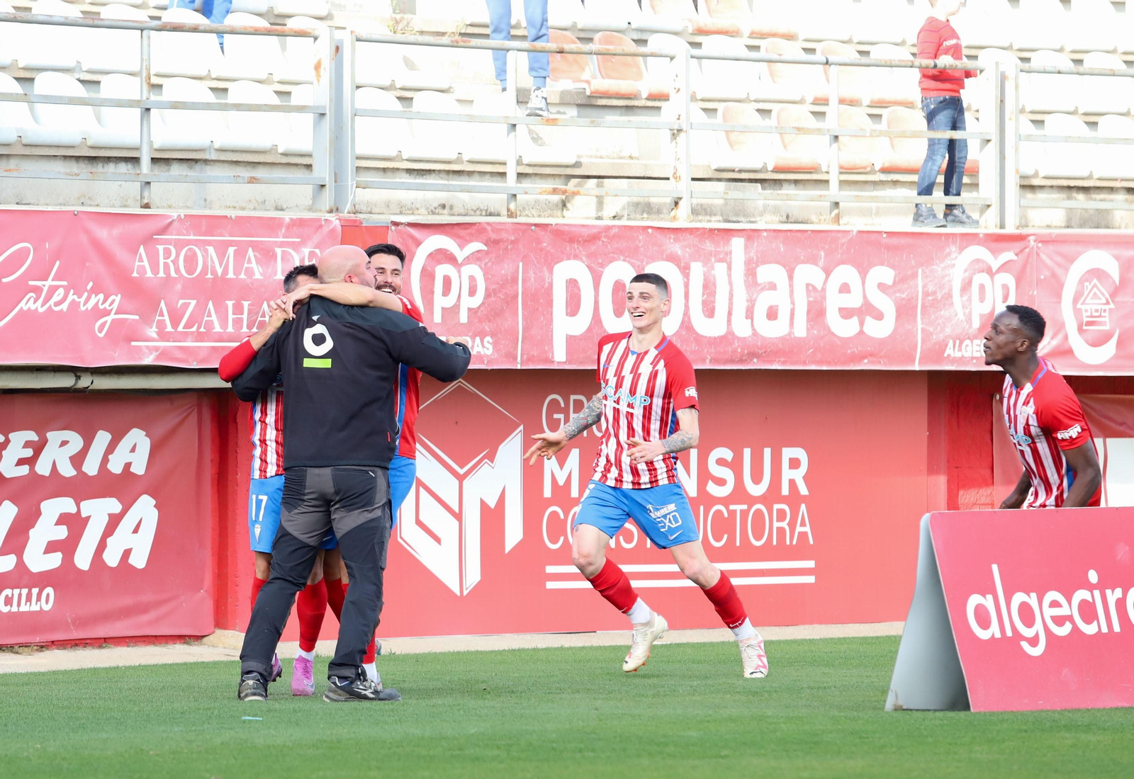 Fotos del Algeciras CF-Linares de Primera Federacion
