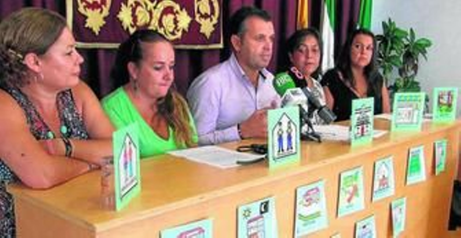 El alcalde de Conil, Juan Manuel Bermúdez, presidió la presentación de esta nueva señalización urbana. El alcalde de Conil, Juan Manuel Bermúdez, presidió la presentación de esta nueva señalización urbana.