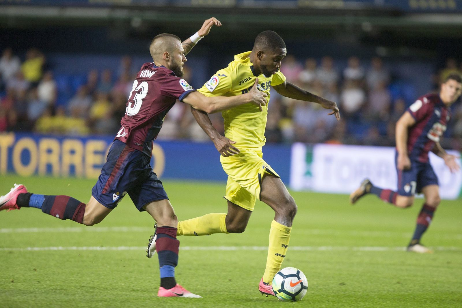 Bakambu se marcha del visitante Juncà.