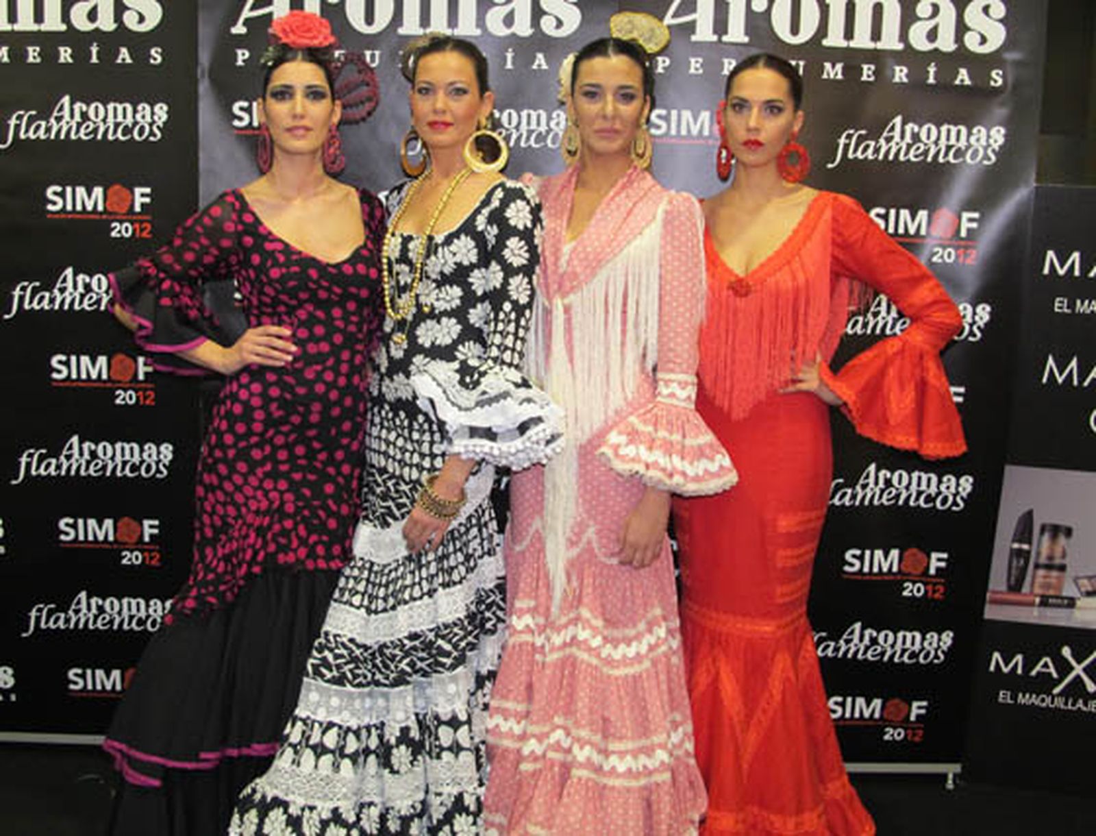 Las modelos de Doble Erre Isabel Jiménez, Mercedes Muñoz, Marina Serrano y Ángela Cristina Cañas, maquilladas por Aromas

Foto: Victoria Ramírez