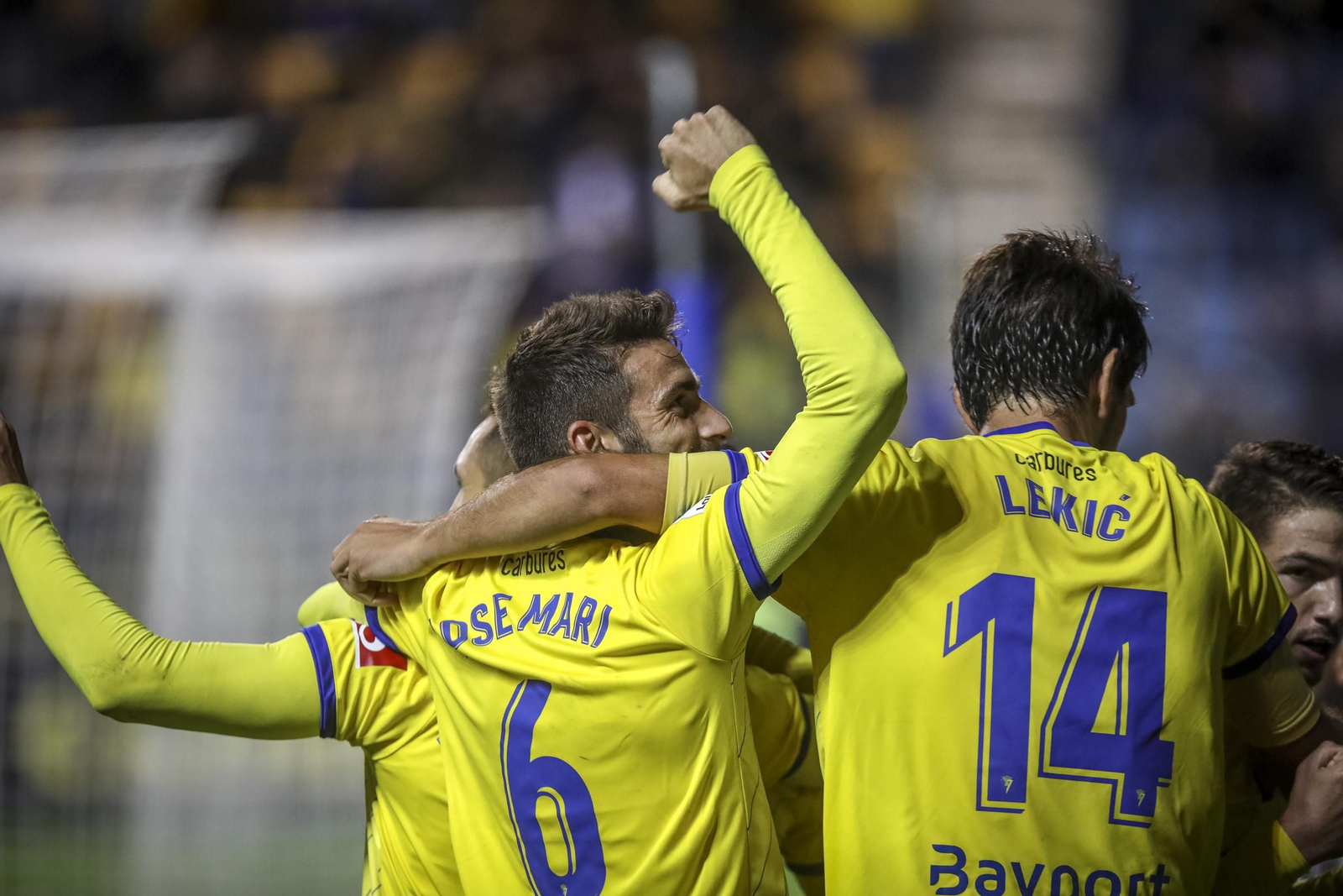 José Mari y Lekic celebran uno de los goles en el partido contra Las Palmas.