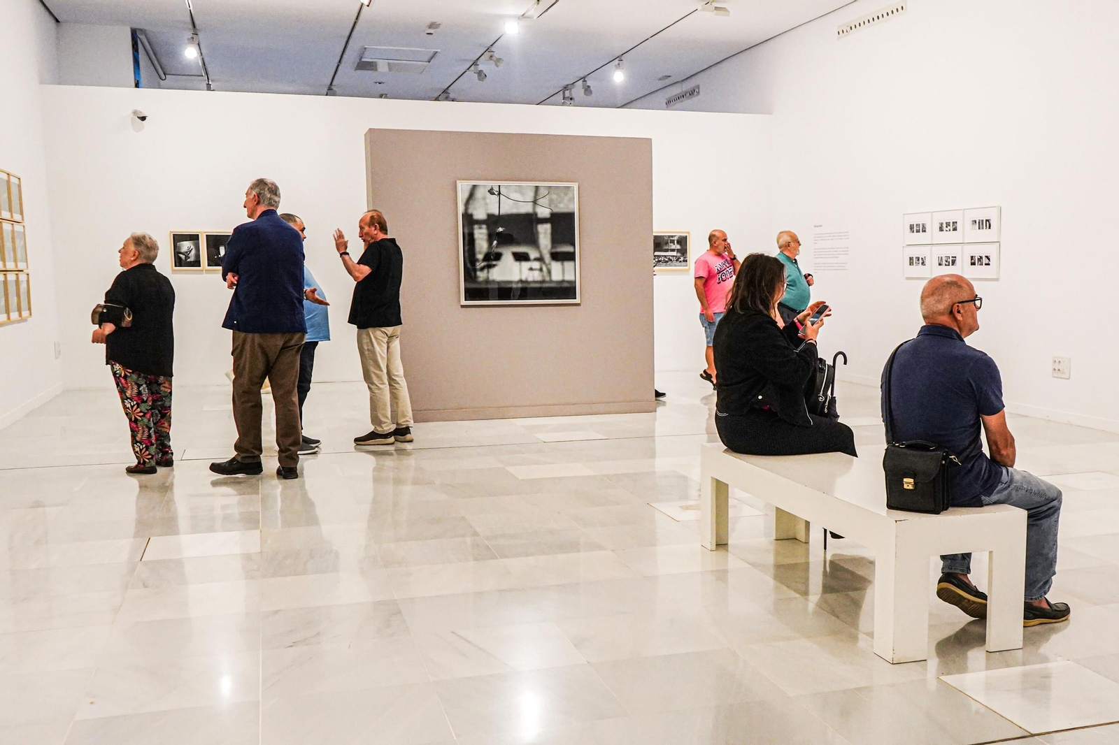 Exposición Classica anomalía del fotógrafo Francisco José Sánchez Montalbán en el Centro Cultural CajaGranada