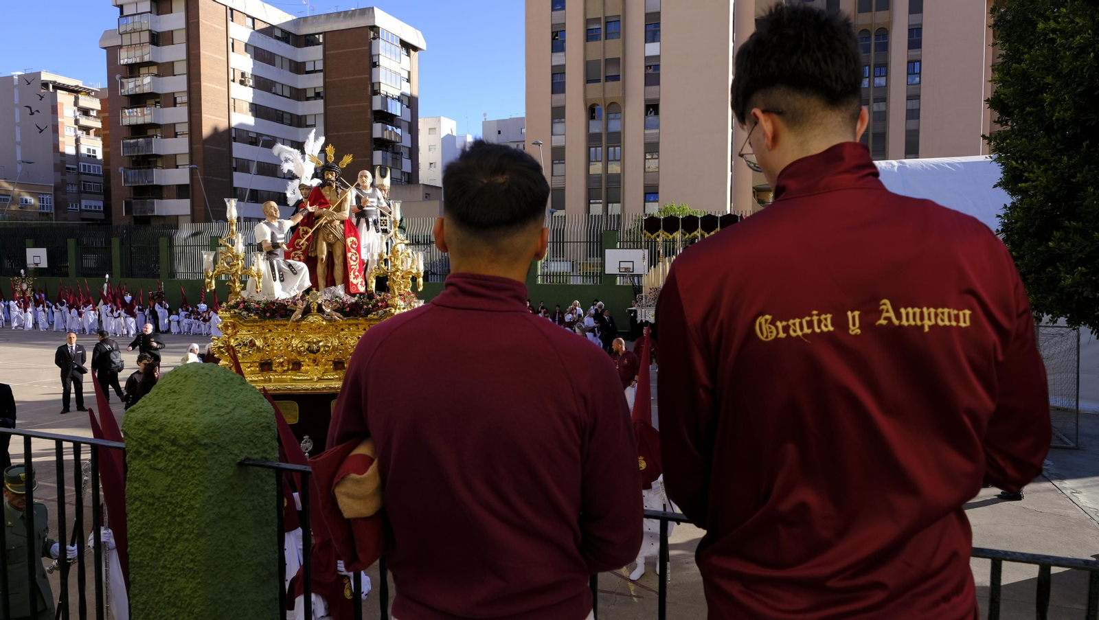 Coronación desaría al viento en su estación de Penitencia