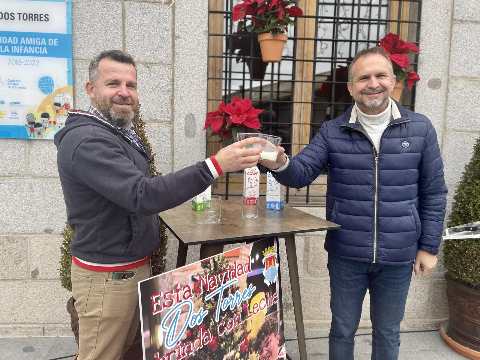 Brindis con leche en Dos Torres.