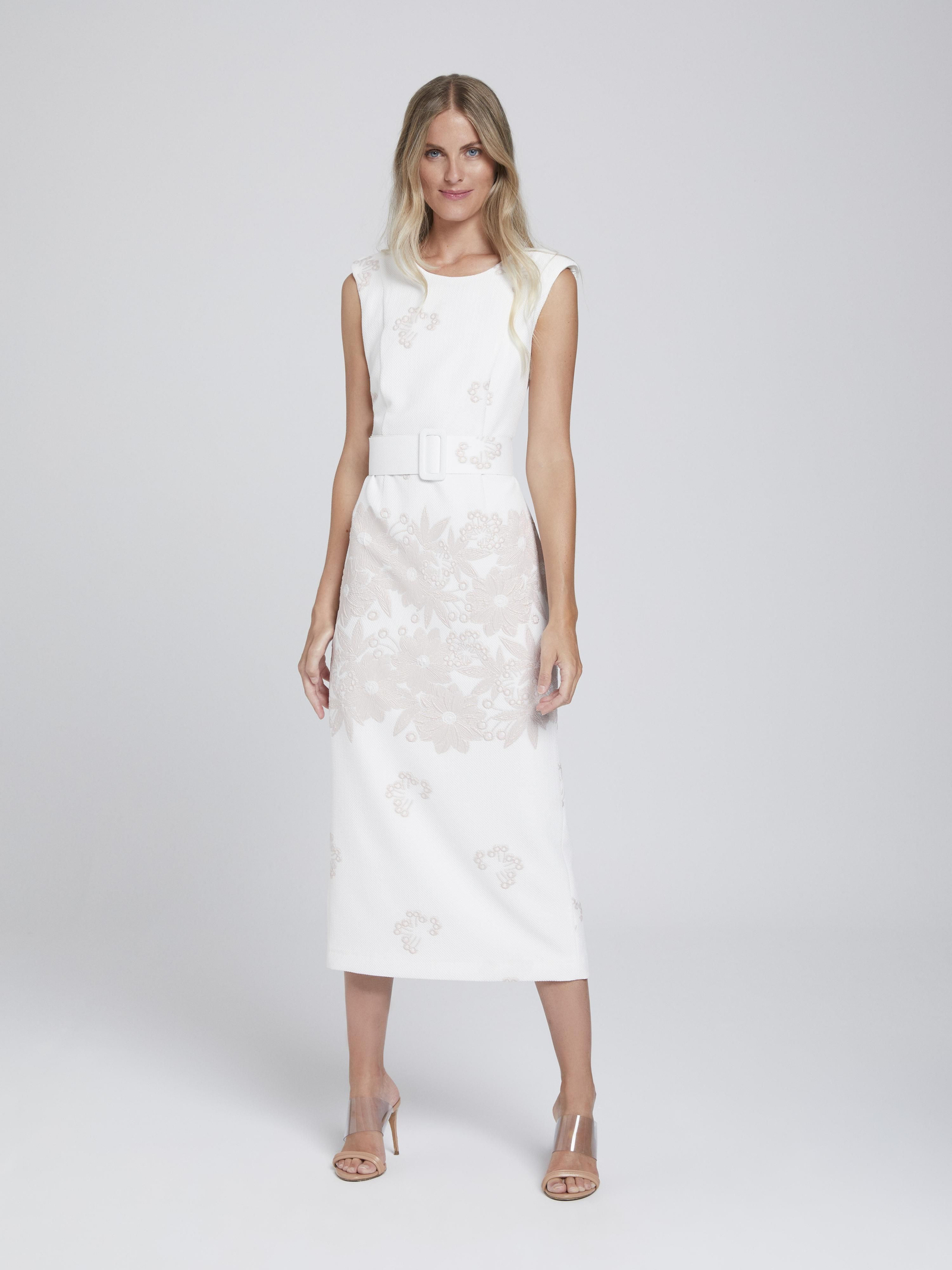 Vestido de novia en versión midi de Laura Bernal.