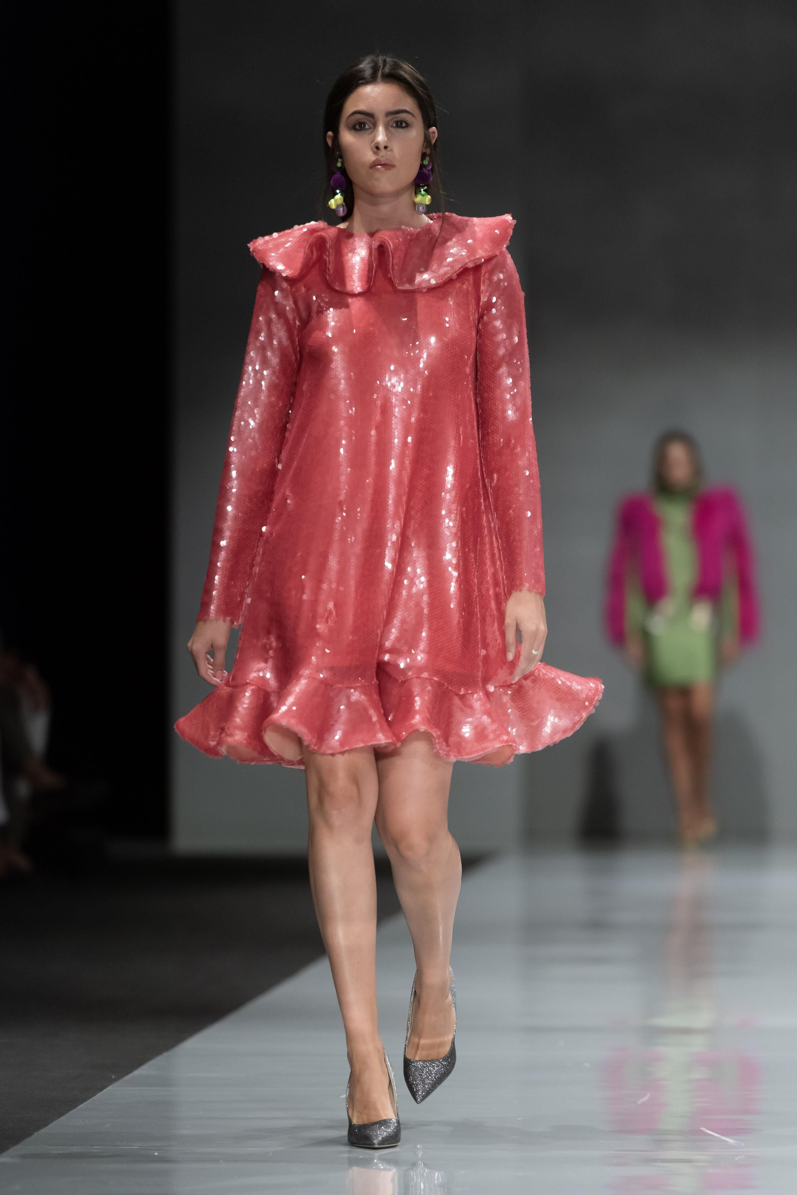 Raices, una revisión a sus orígenes a través de la moda del diseñador Julián Ortiz